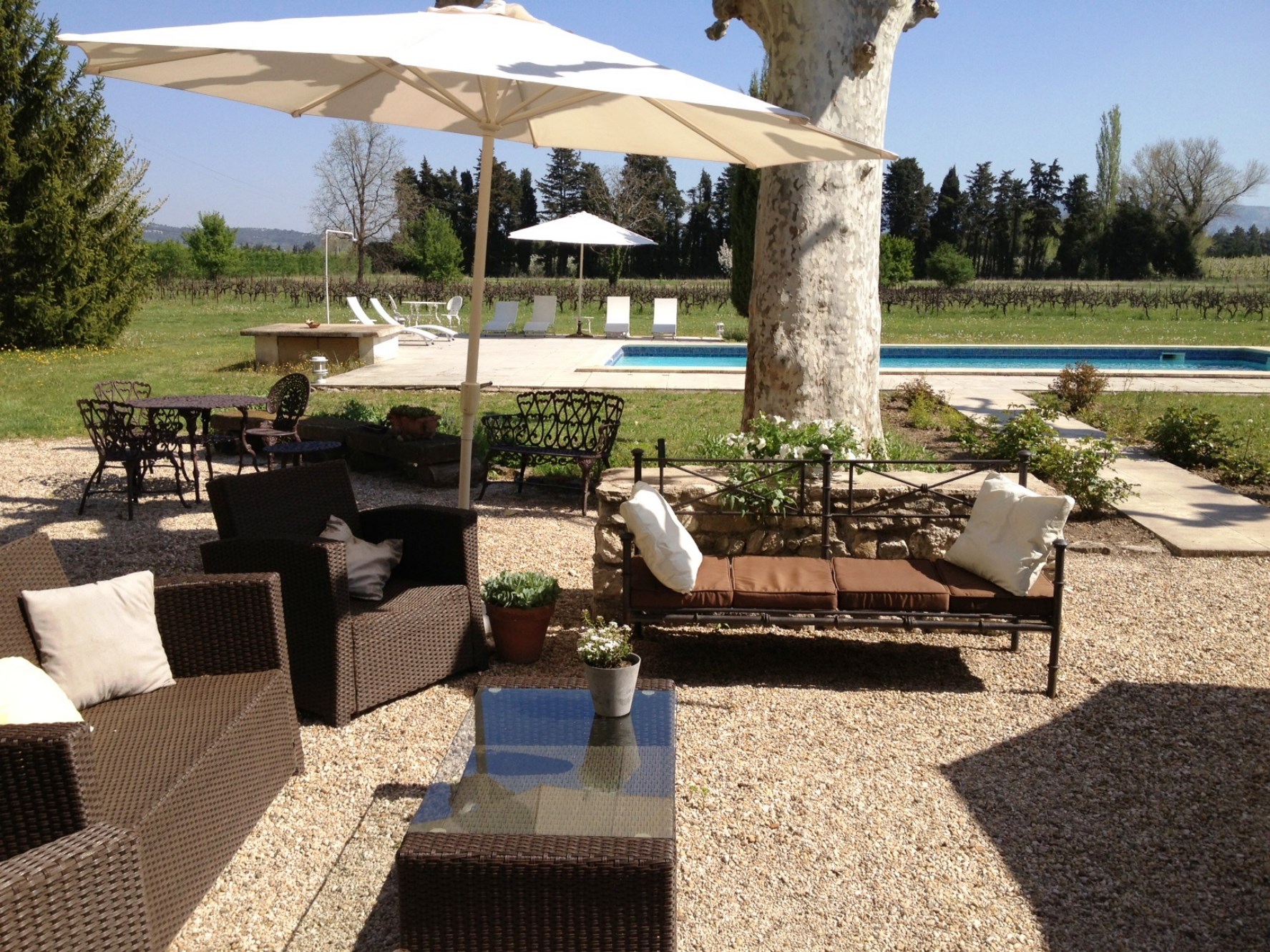Isle sur la Sorgue, for sale, old farmhouse renovated with park and swimming pool