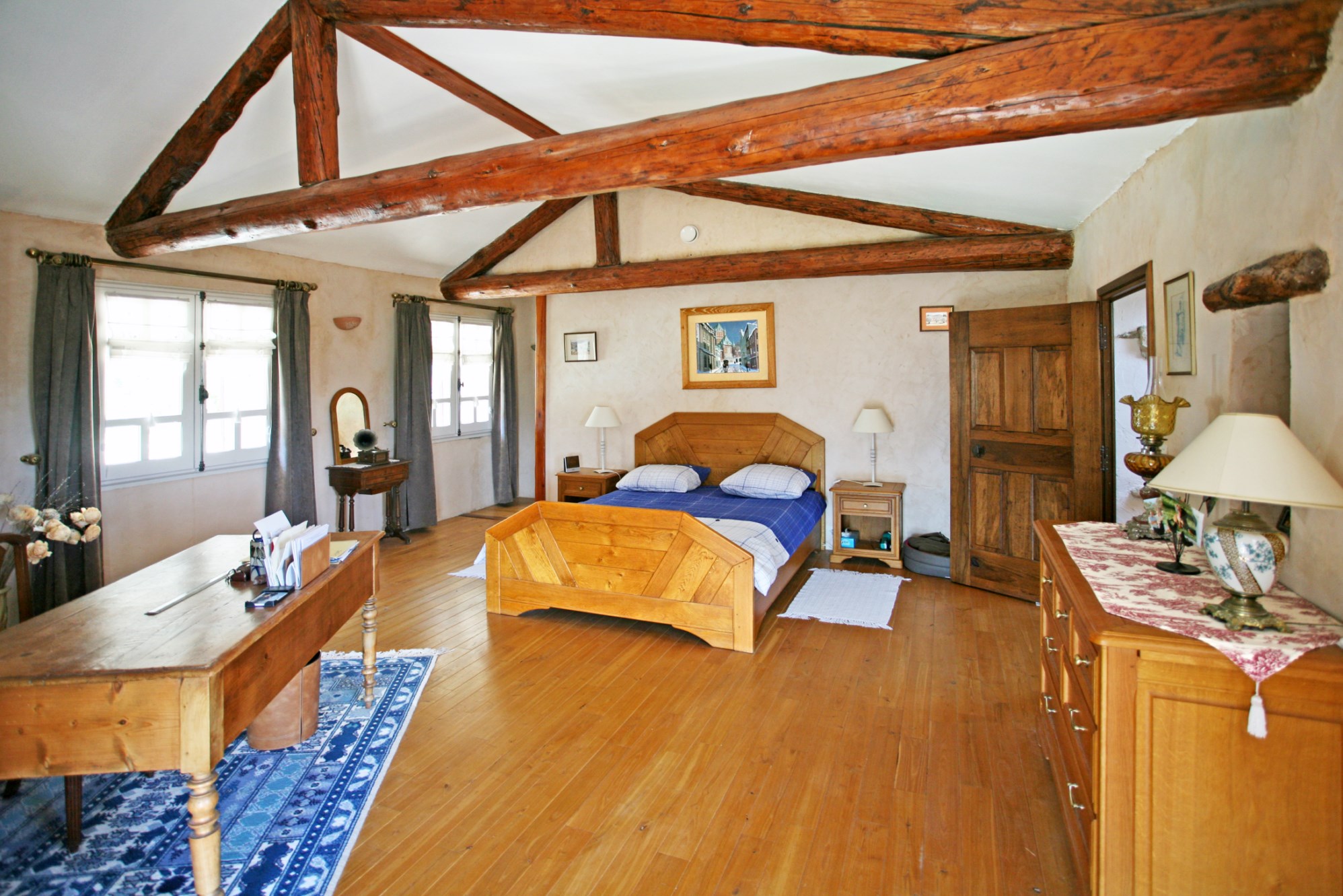 For sale in Provence, very beautiful family house, composed by 3 accommodations, with garden
