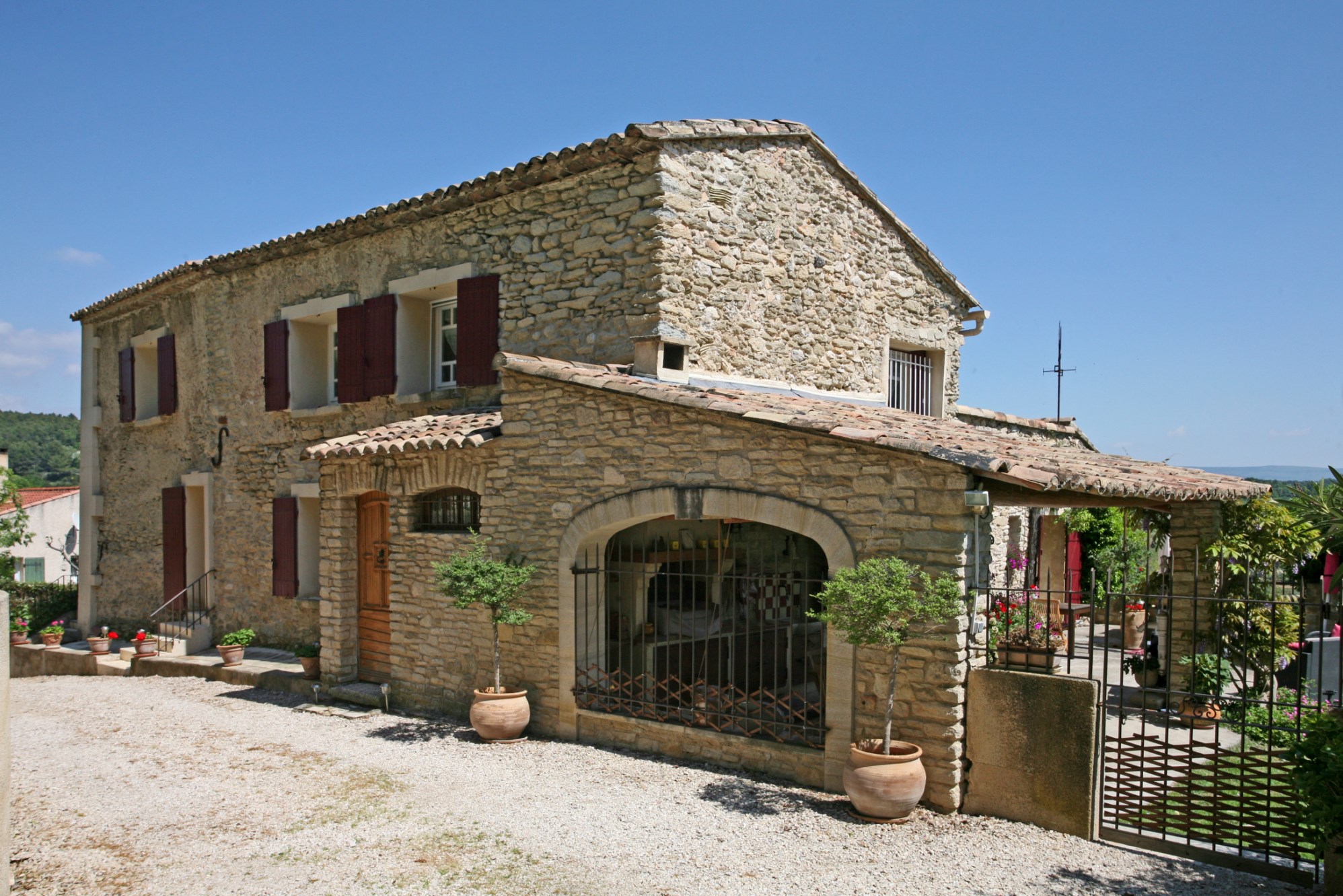 For sale in Provence, very beautiful family house, composed by 3 accommodations, with garden