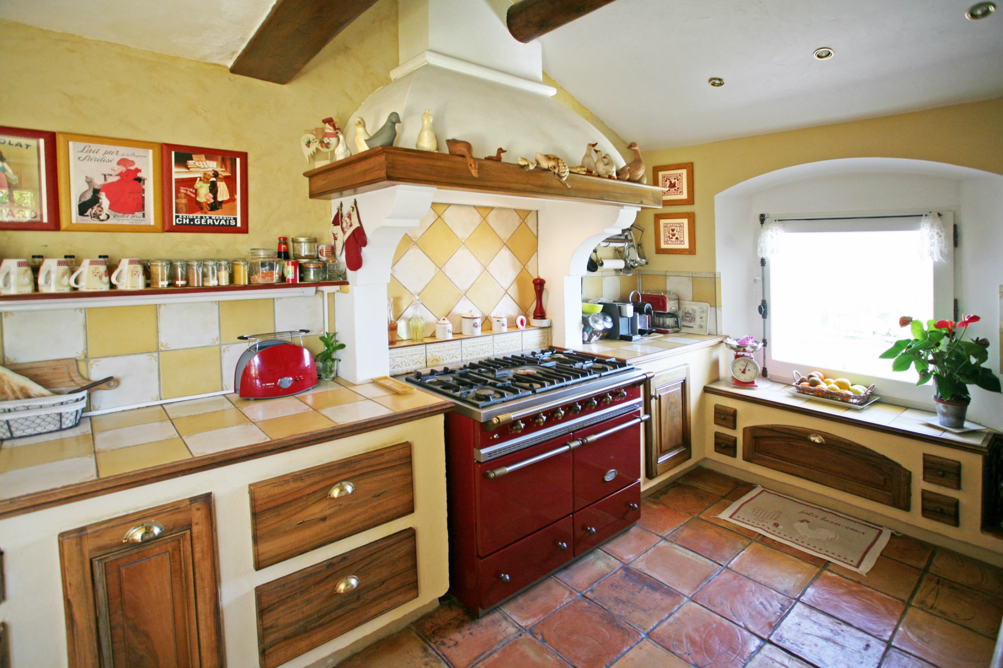 La cuisine de l'habitation principale, à vendre en Provence
