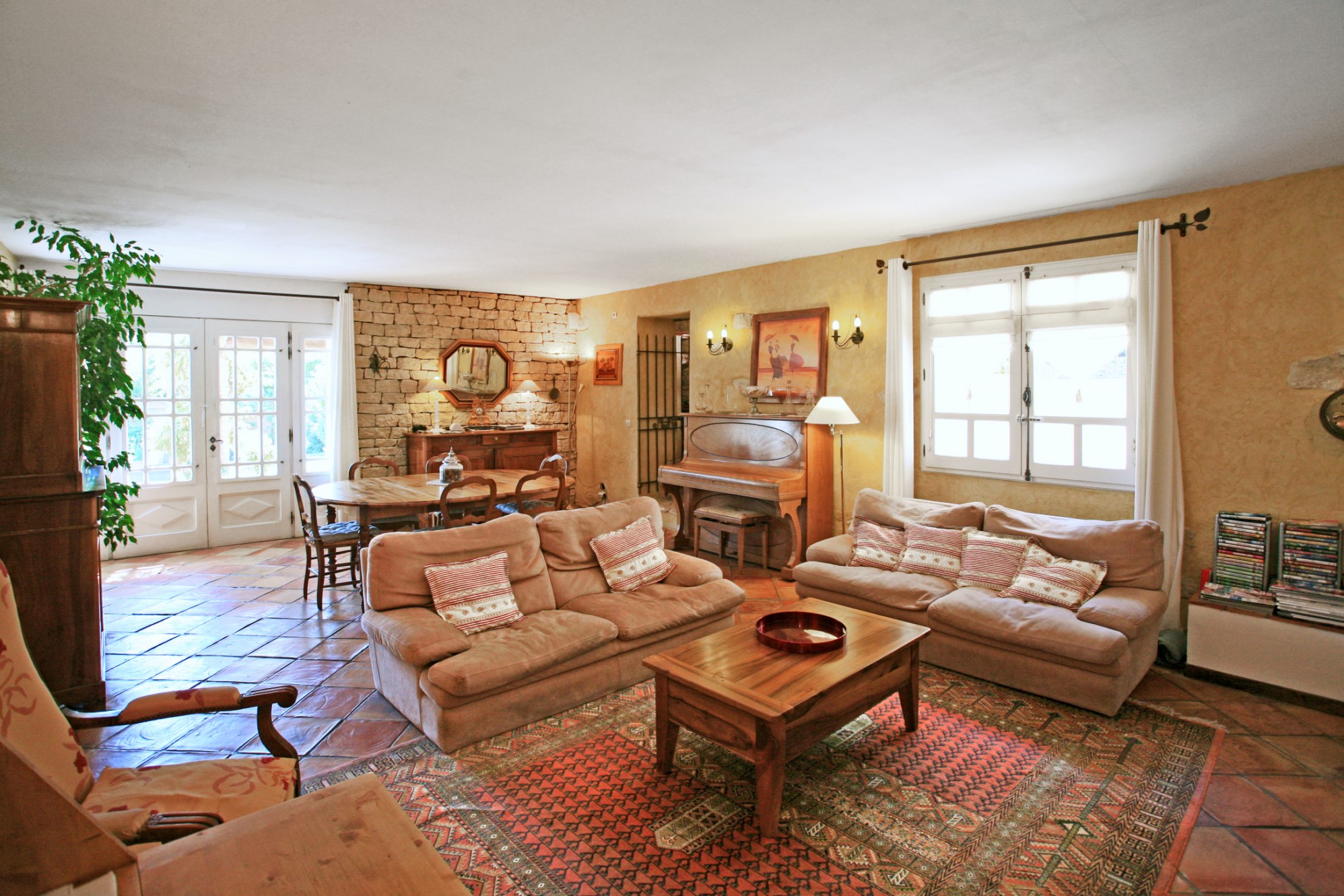For sale in Provence, very beautiful family house, composed by 3 accommodations, with garden