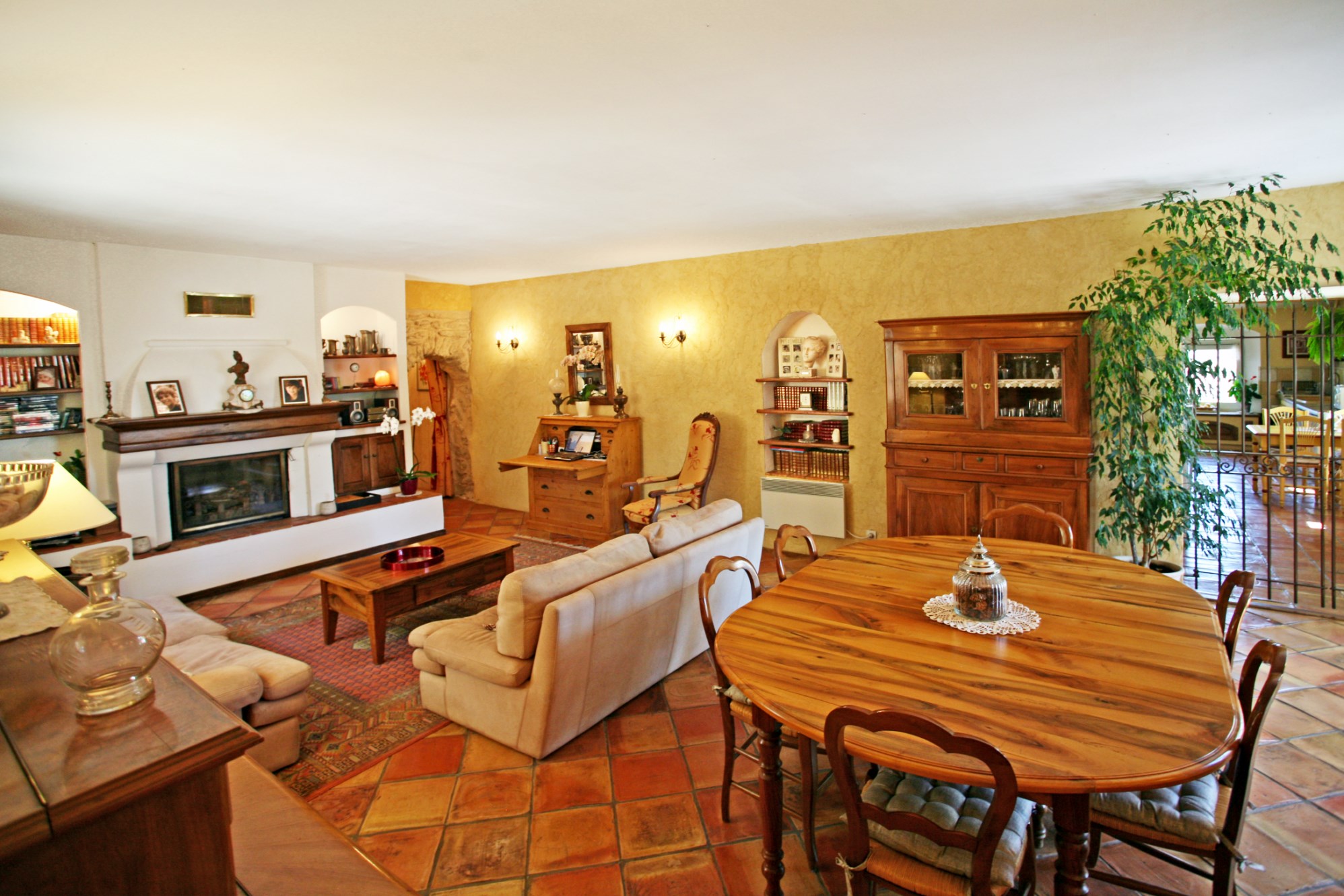 For sale in Provence, very beautiful family house, composed by 3 accommodations, with garden