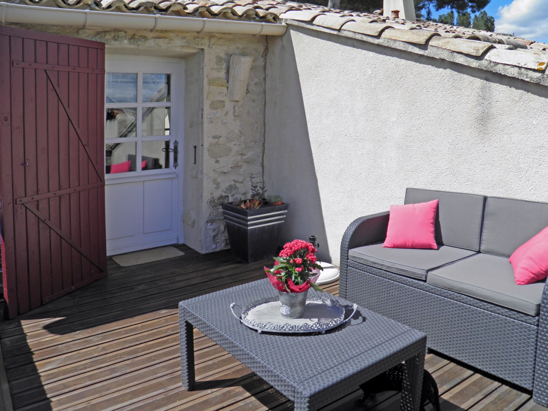 For sale in Provence, very beautiful family house, composed by 3 accommodations, with garden