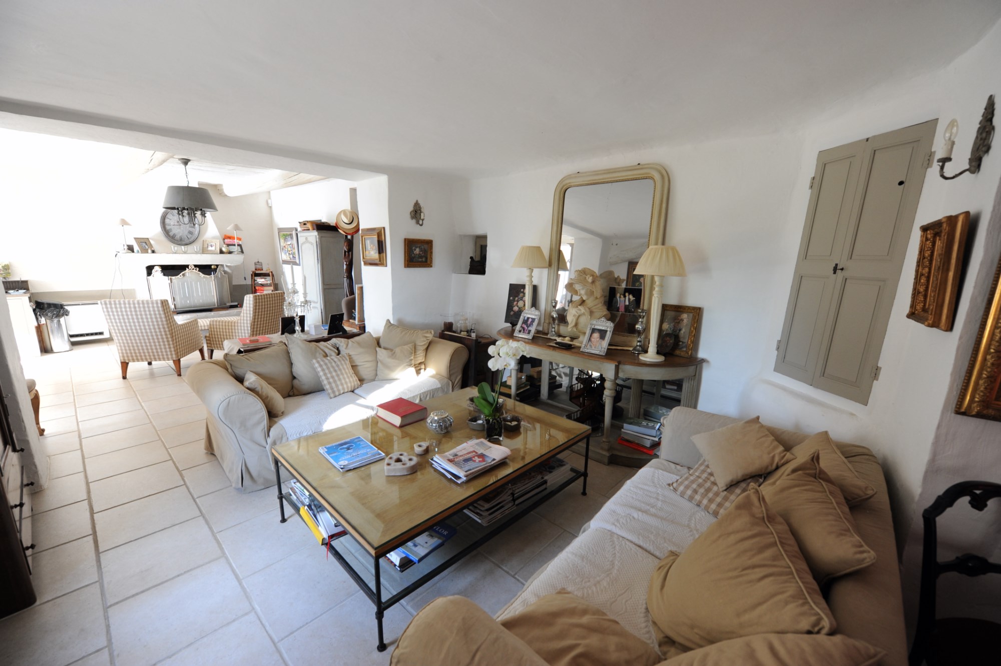 Between the Vaucluse mountains and the Luberon, for sale, a renovated south-facing stone farmhouse with woodlands 