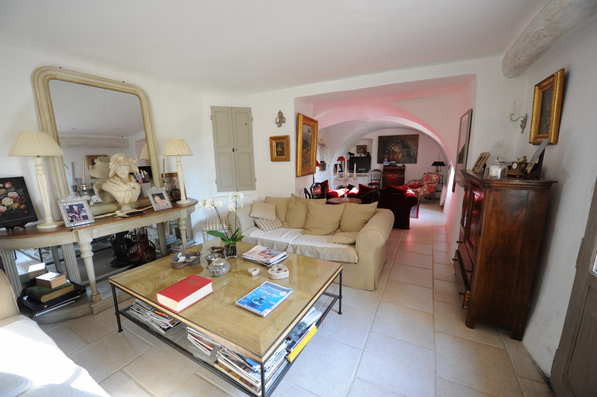 Between the Vaucluse mountains and the Luberon, for sale, a renovated south-facing stone farmhouse with woodlands 