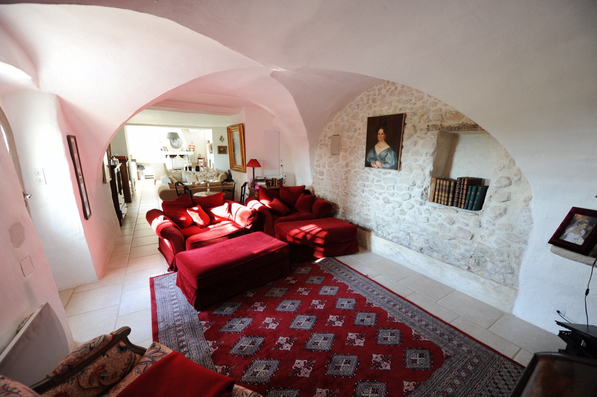 Between the Vaucluse mountains and the Luberon, for sale, a renovated south-facing stone farmhouse with woodlands 