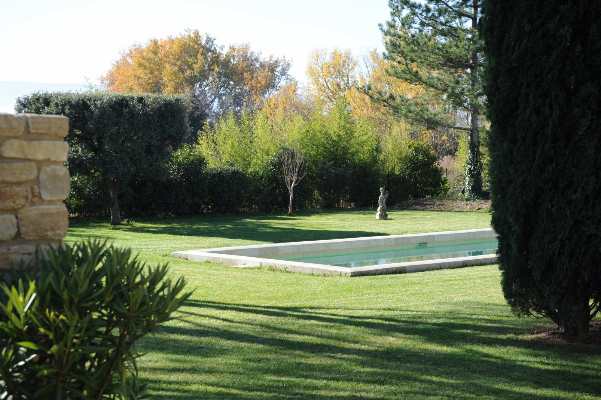 Between the Vaucluse mountains and the Luberon, for sale, a renovated south-facing stone farmhouse with woodlands 