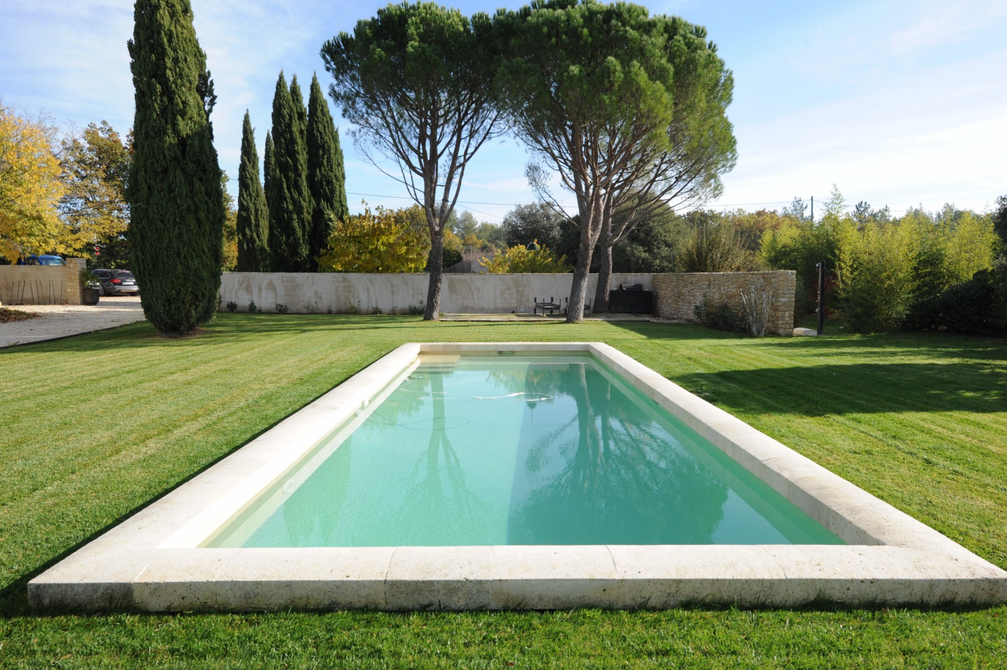 Between the Vaucluse mountains and the Luberon, for sale, a renovated south-facing stone farmhouse with woodlands 