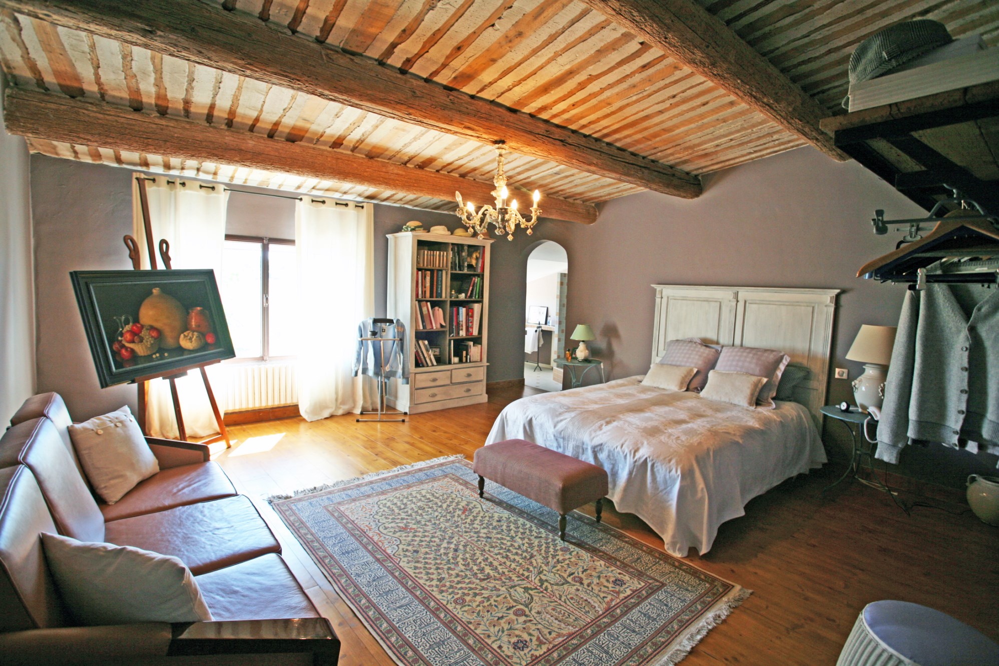 For sale in Luberon, near a superb hilltop village, elegant house with independent studio, park, views and swimming pool