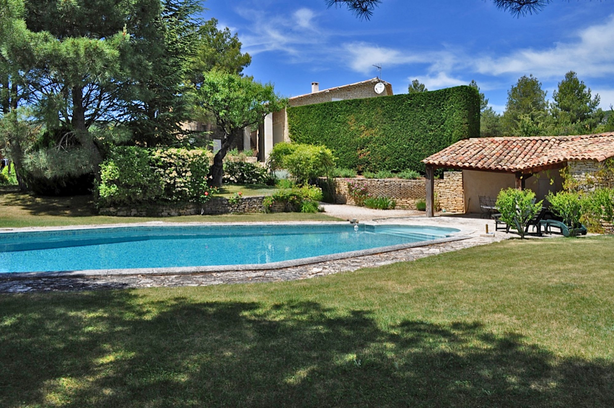 Luberon, for sale, large architect stone house with pool on a park of 3.5 hectares with breathtaking views over the Luberon