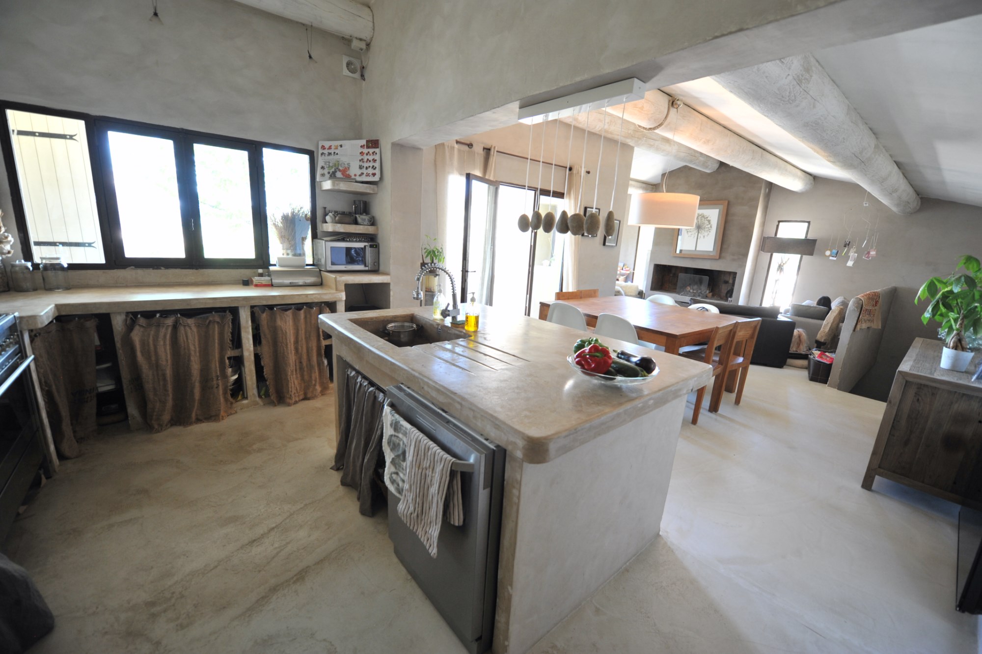 For sale, in Luberon, a restored former shepherd farm with outbuildings and pool