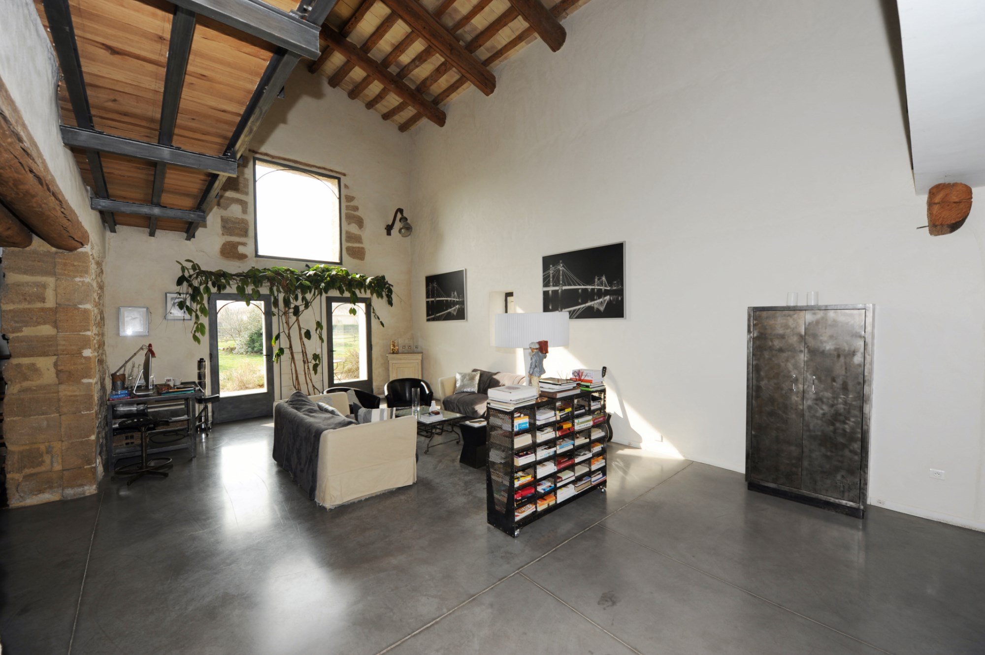For sale, near Avignon, provençal farmhouse of XIXth century, in stones, on 4 hectares park with swimming pool