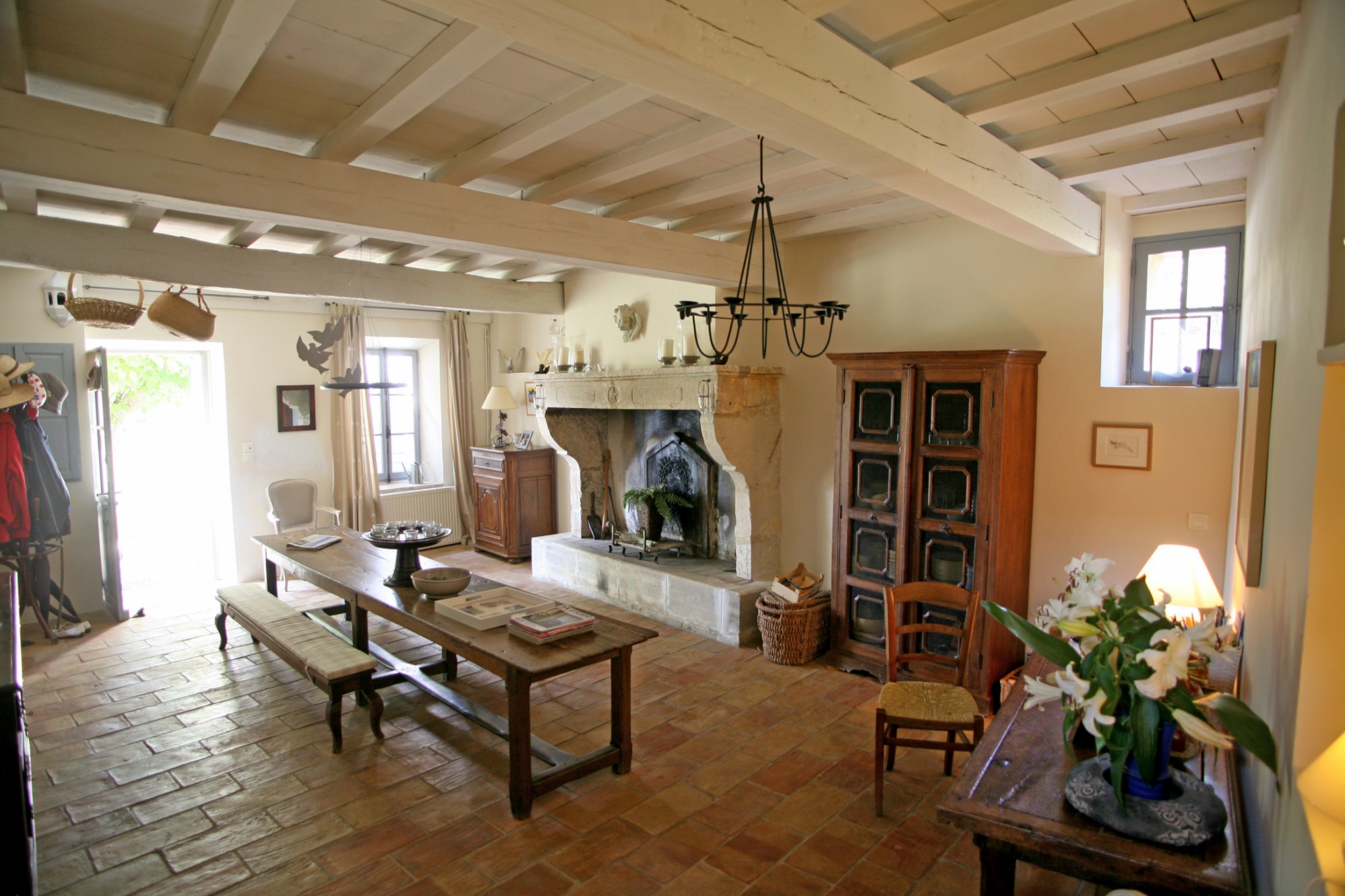 For sale, in Luberon, near a medieval village, exceptional property, on almost 9 hectares with swimming pool