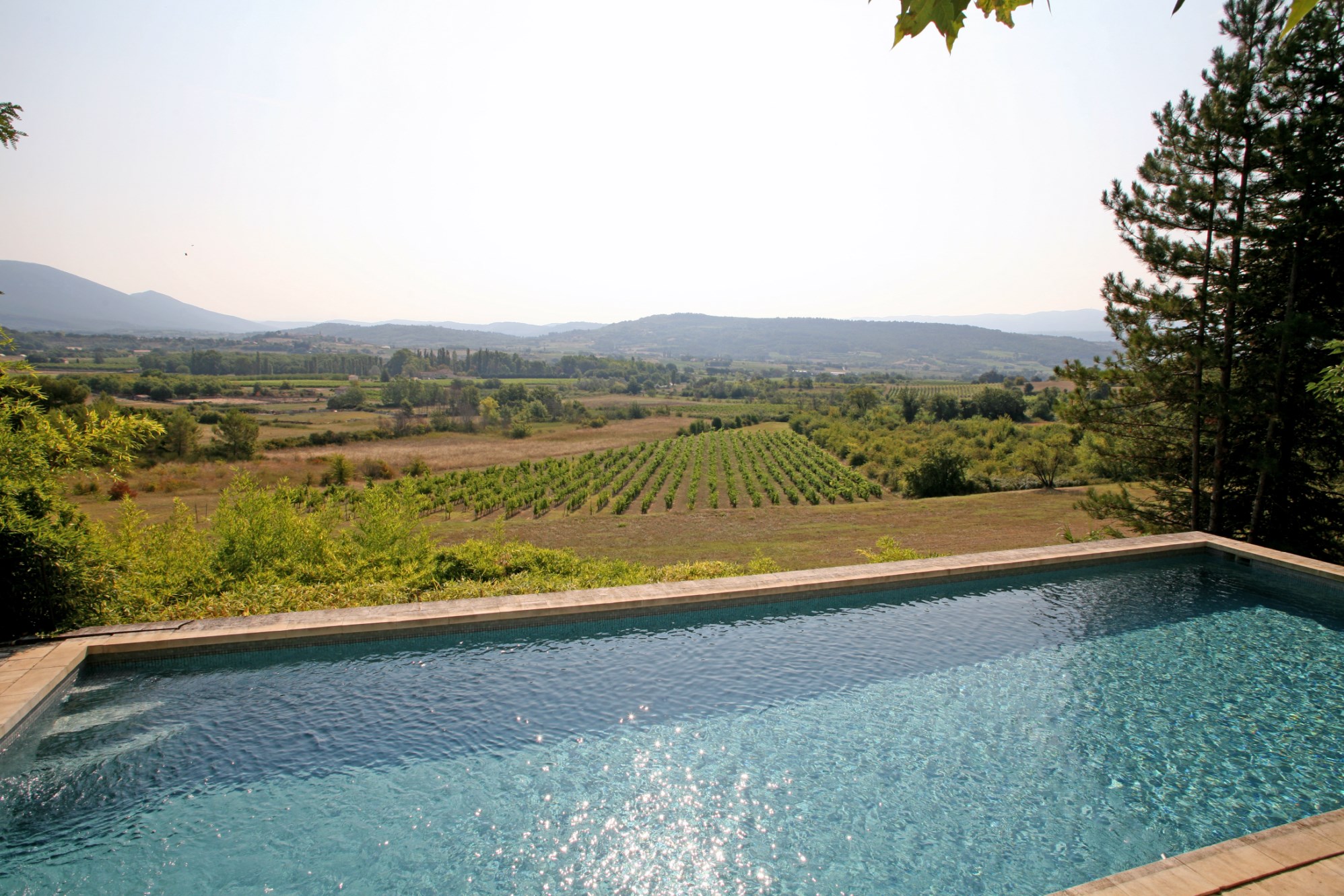 Bastide avec maison de gardien et superbe vue en Provence