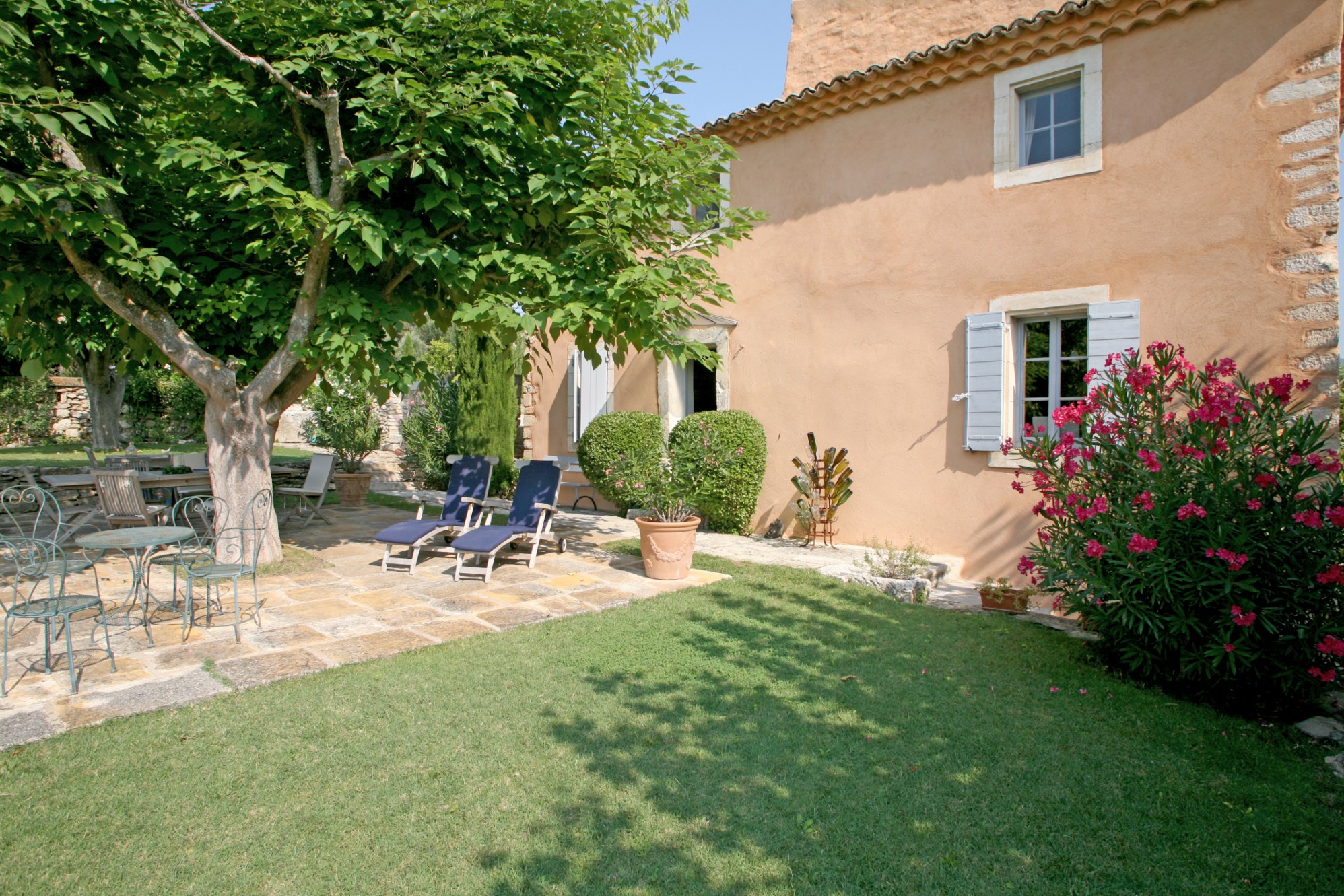 For sale, in Luberon, near a medieval village, exceptional property, on almost 9 hectares with swimming pool