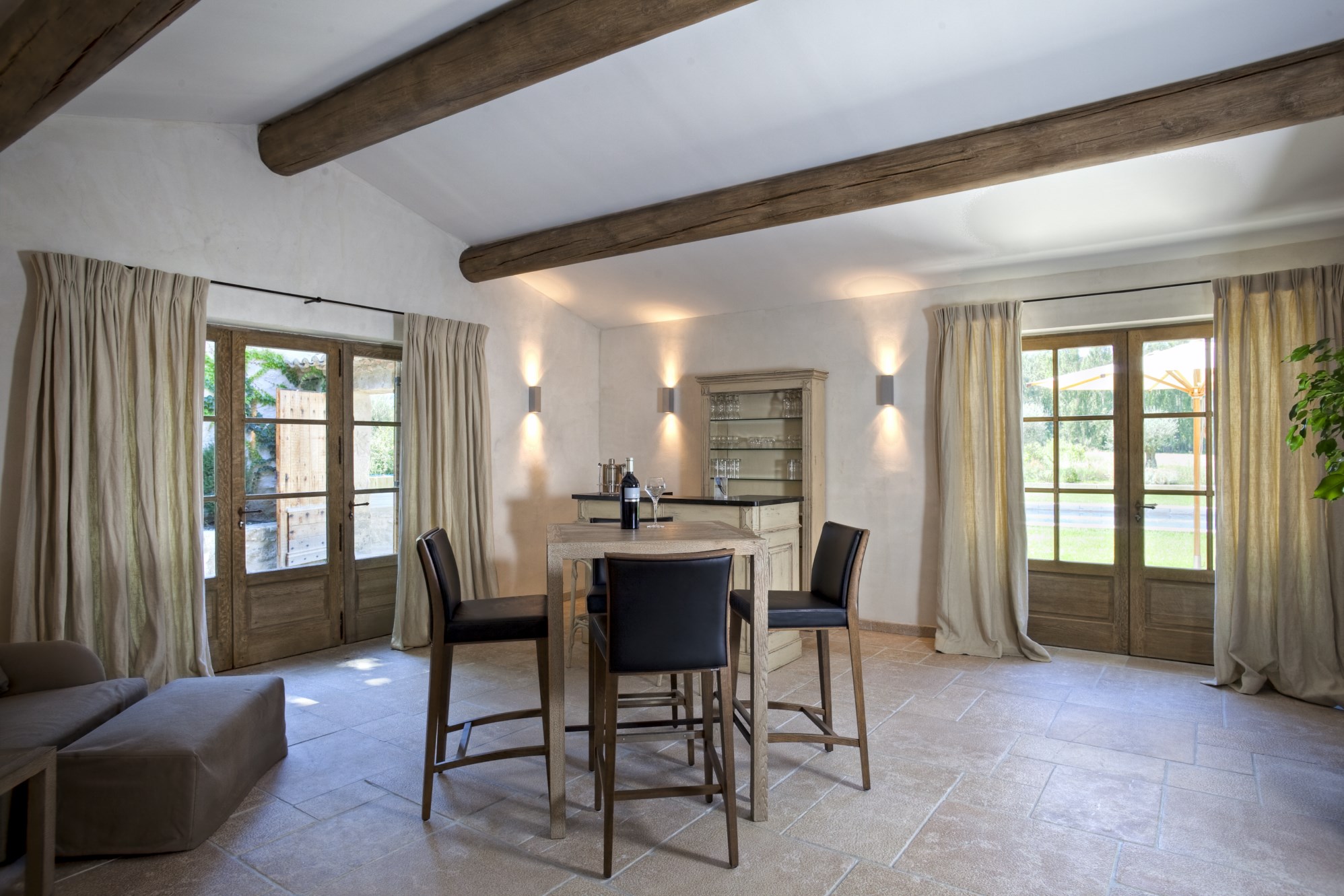 Luberon, for sale, an authentic provençal manor house, renovated and refurbished with a park of 7,5 hectares and a large pool