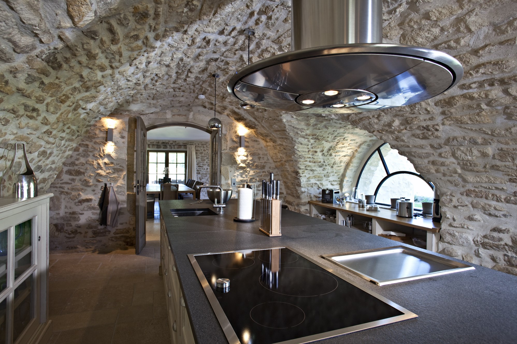 Luberon, for sale, an authentic provençal manor house, renovated and refurbished with a park of 7,5 hectares and a large pool