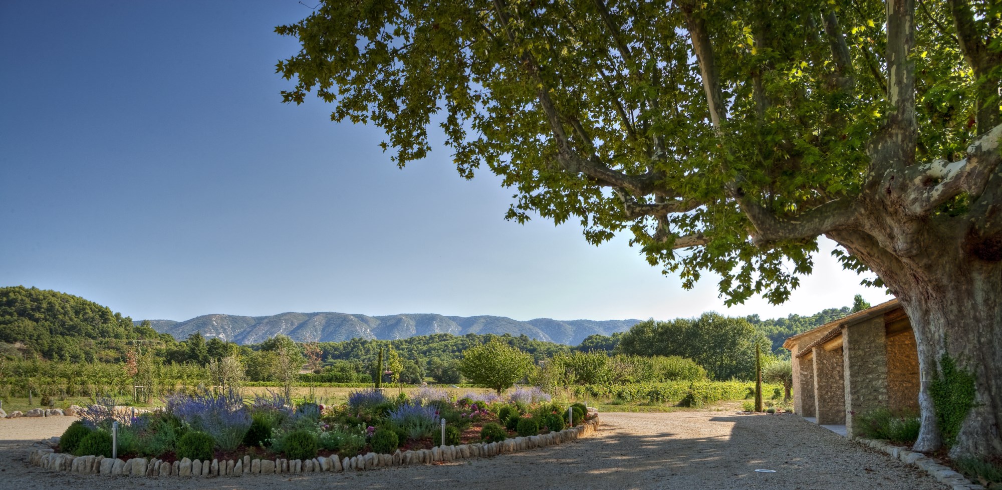 Belle Bastide en pierres rénovée avec vue en Luberon
