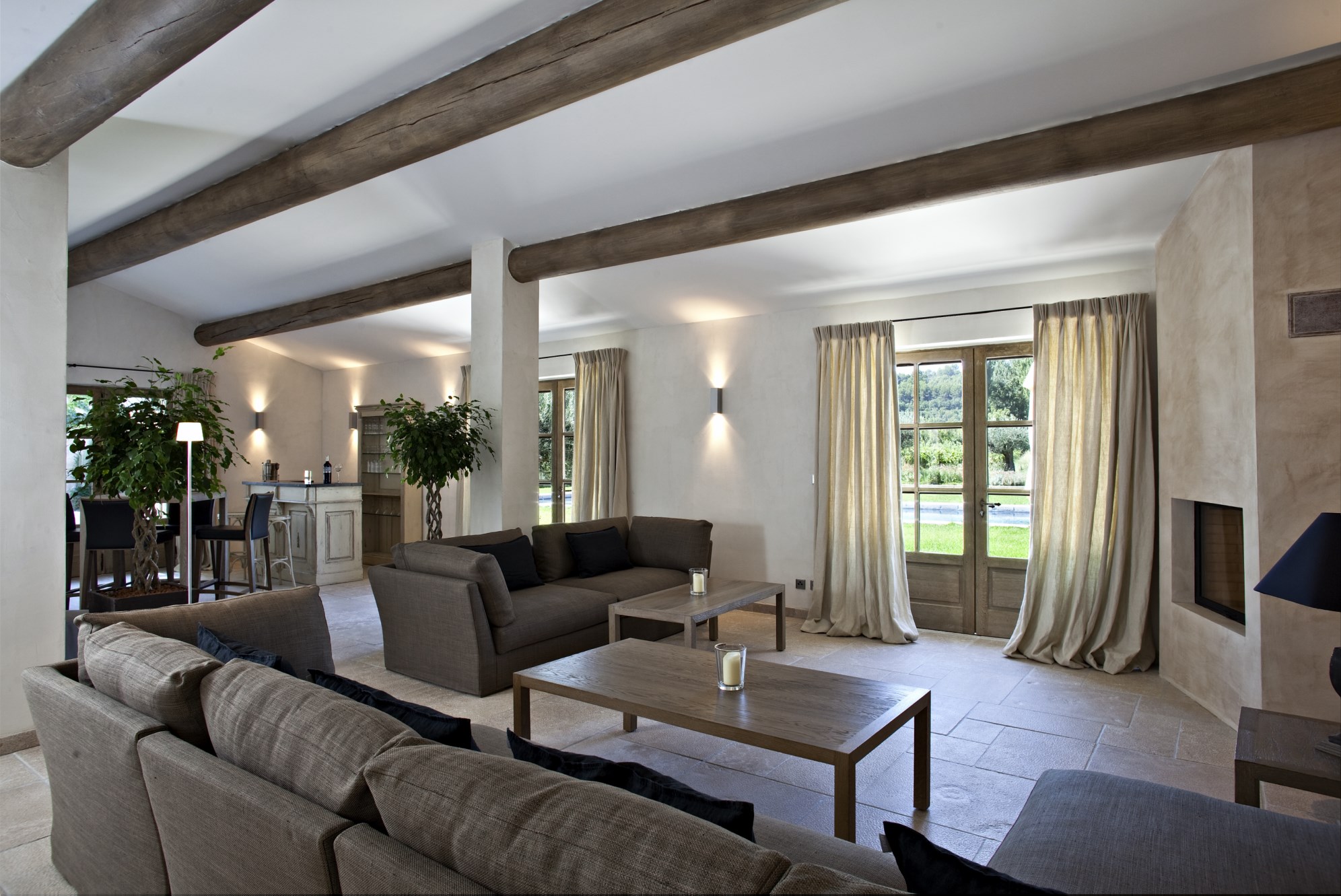 Luberon, for sale, an authentic provençal manor house, renovated and refurbished with a park of 7,5 hectares and a large pool