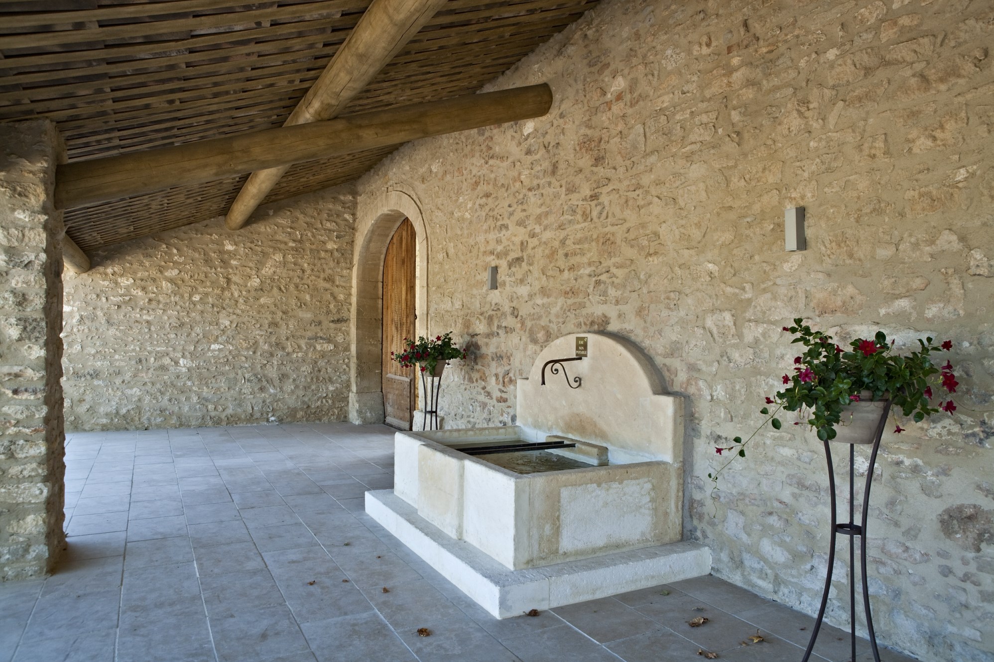 Luberon, for sale, an authentic provençal manor house, renovated and refurbished with a park of 7,5 hectares and a large pool