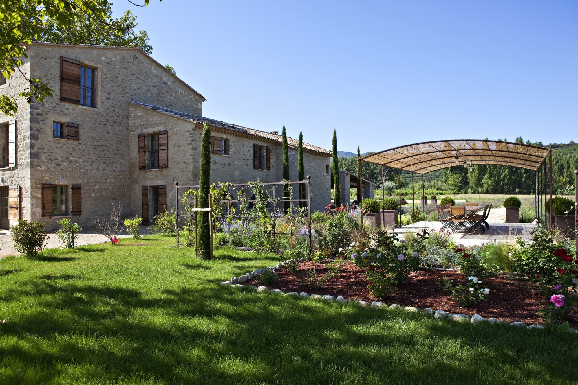 Belle Bastide en pierres rénovée en Luberon