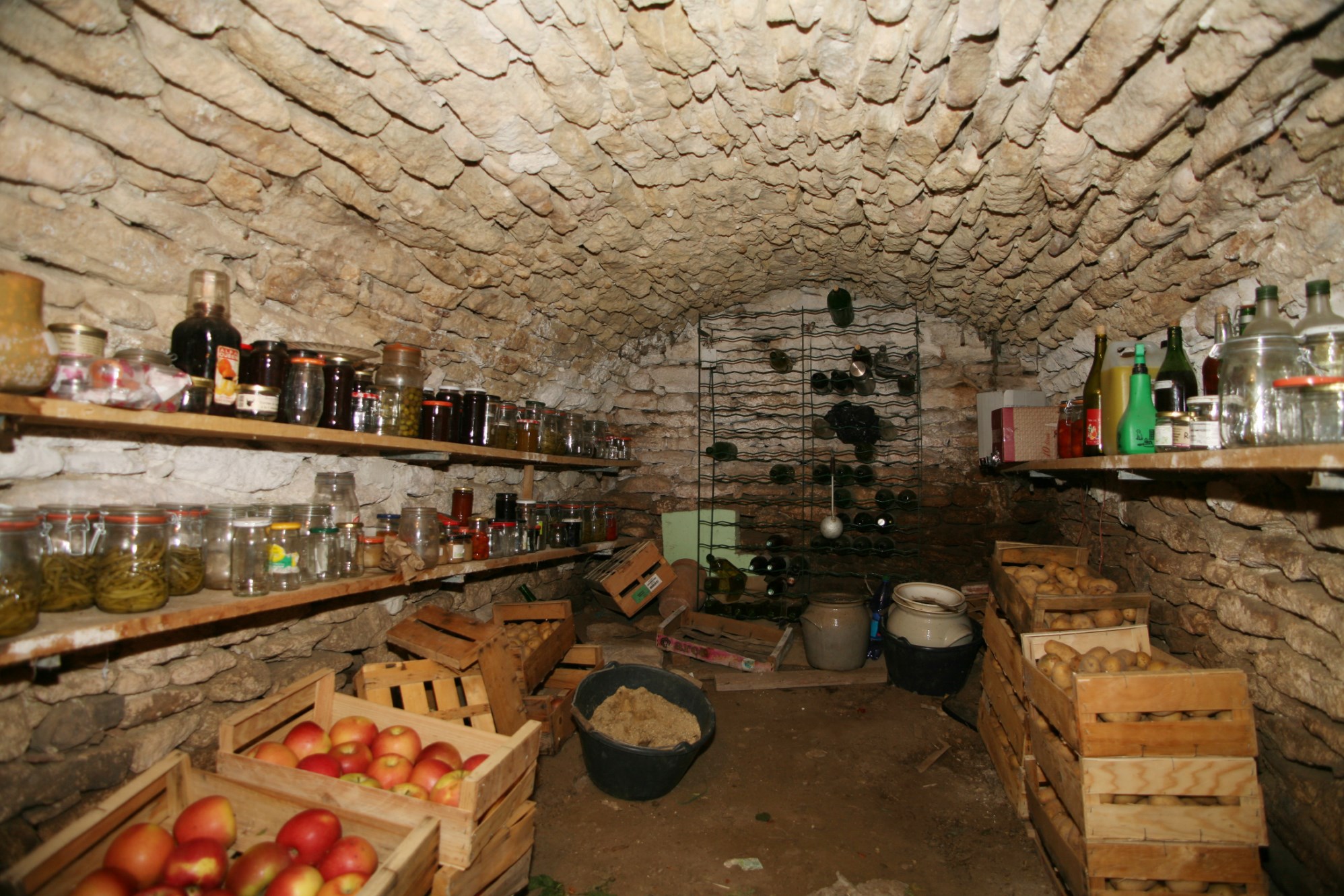 Luberon, close to Gordes, for sale, farmhouse from XVIIIth and XIXth centuries to renovate