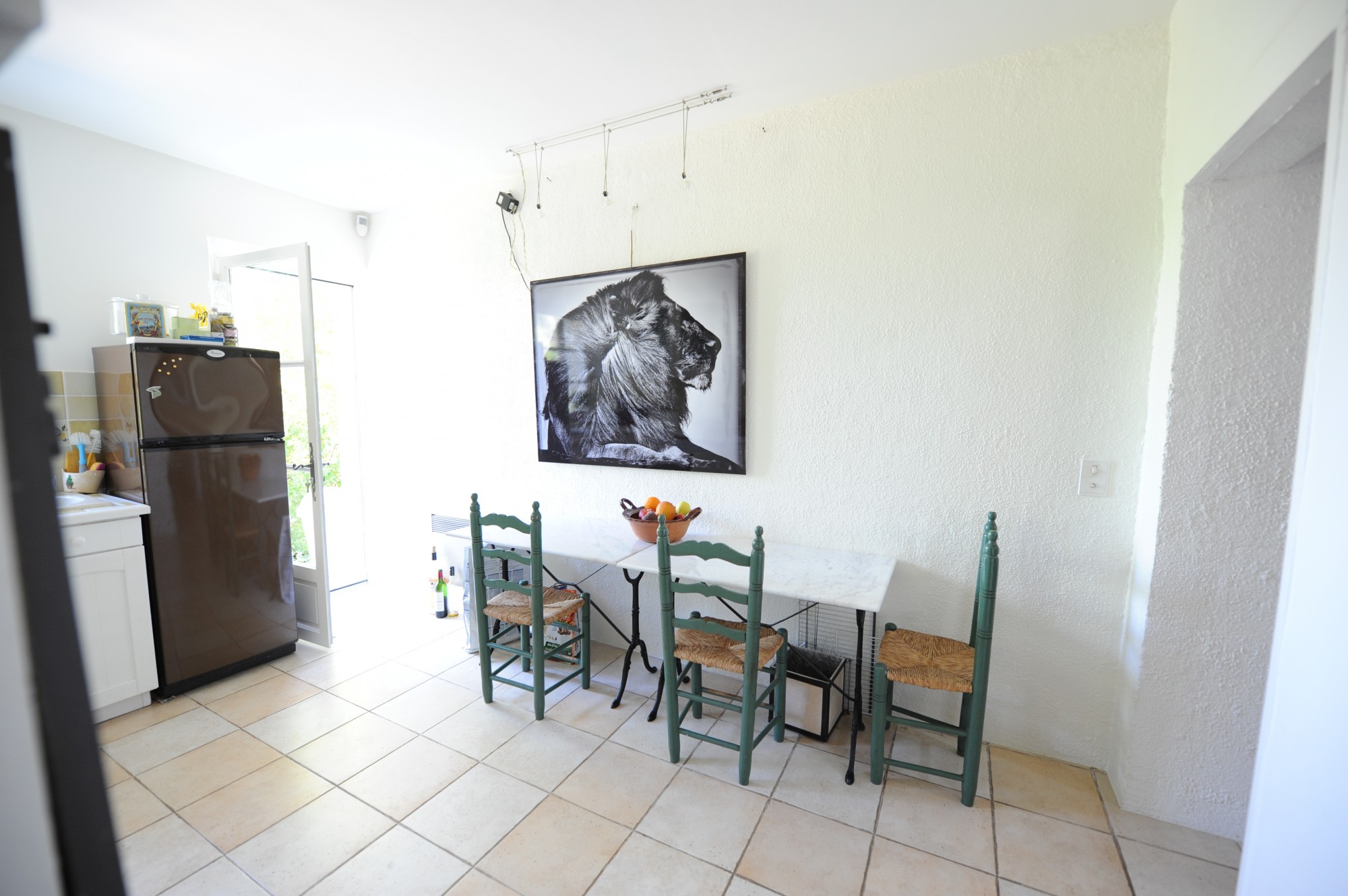 Near a famous hill top village of the Luberon, very comfortable one storey villa, with swimming pool