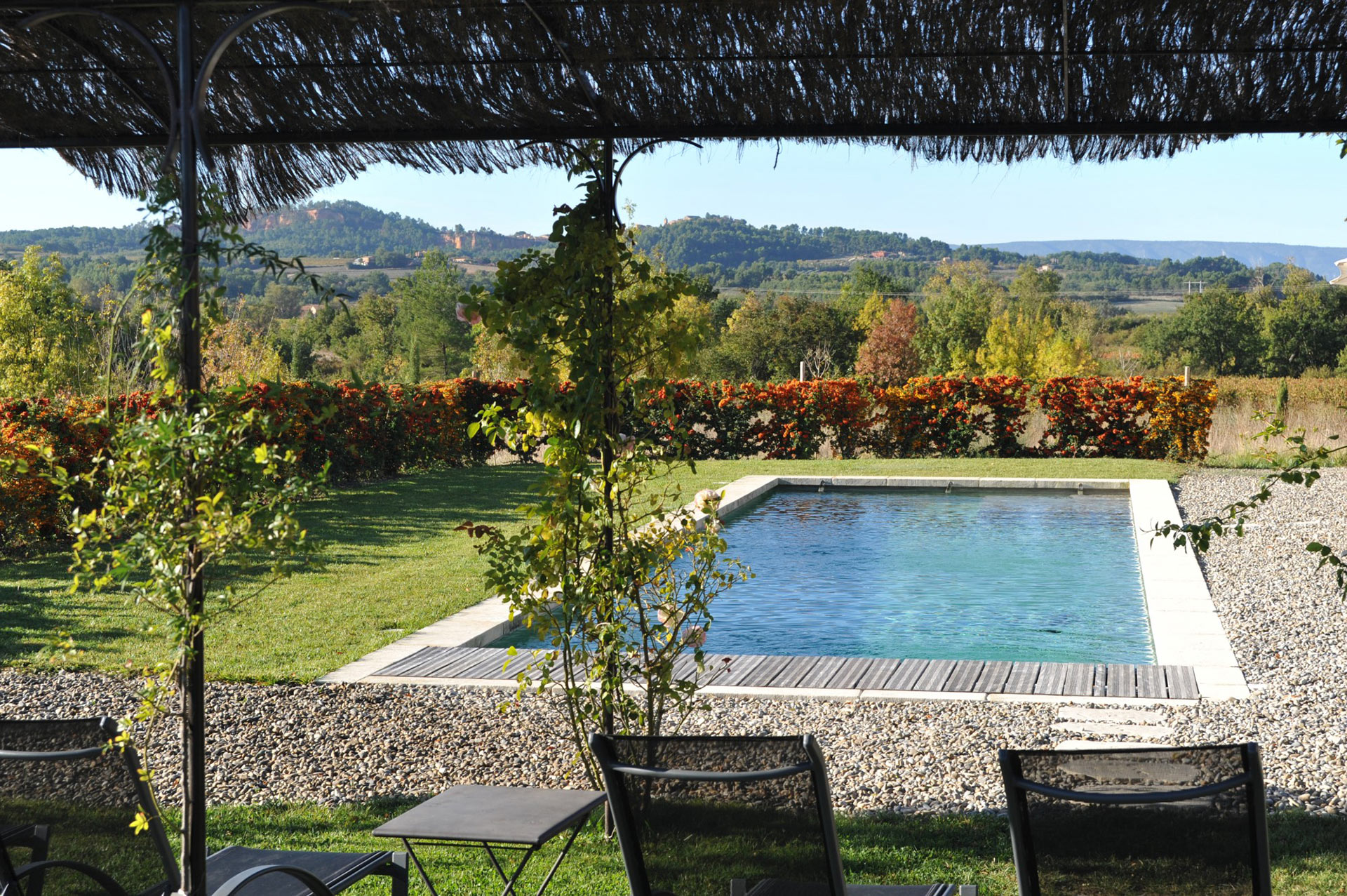 Renovated farmhouse with pool for sale in the heart of the Luberon in Provence 