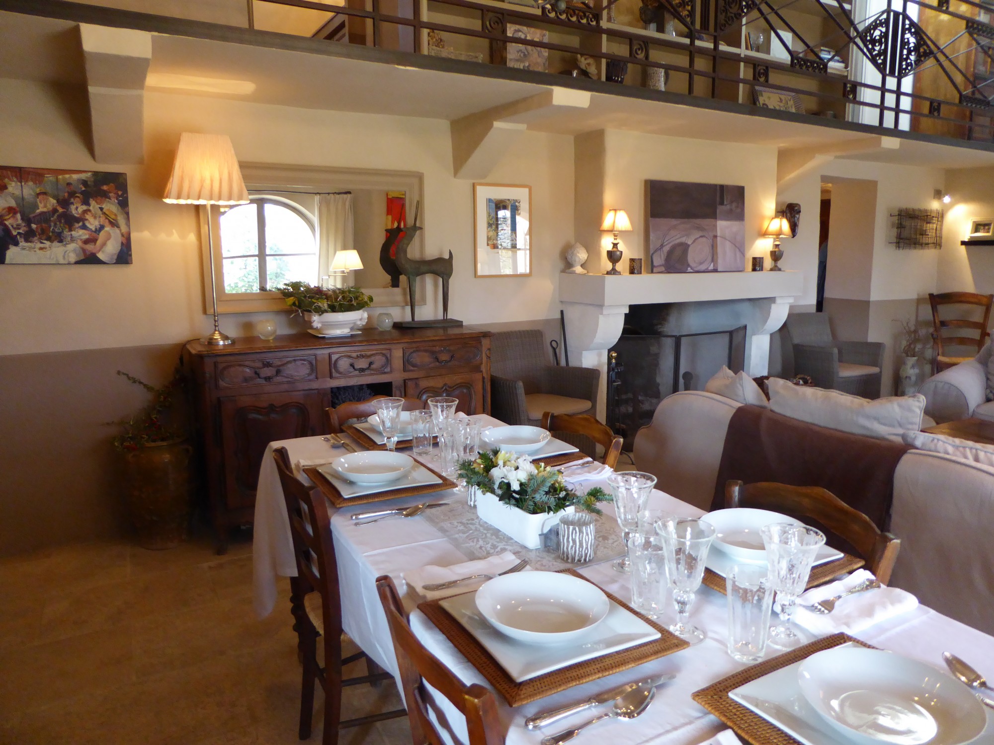 Renovated farmhouse with pool for sale in the heart of the Luberon in Provence 