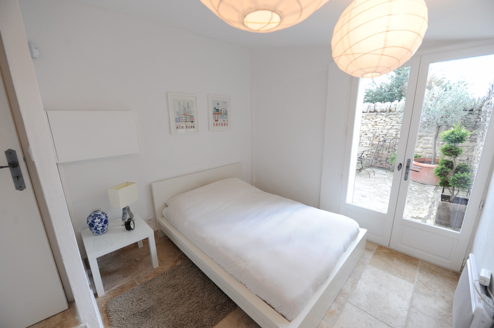 Few minutes away from the prestigious village of Gordes, for sale, charming house with swimming pool, garden and terrace