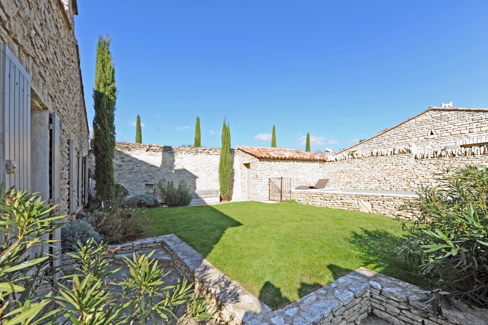 Few minutes away from the prestigious village of Gordes, for sale, charming house with swimming pool, garden and terrace