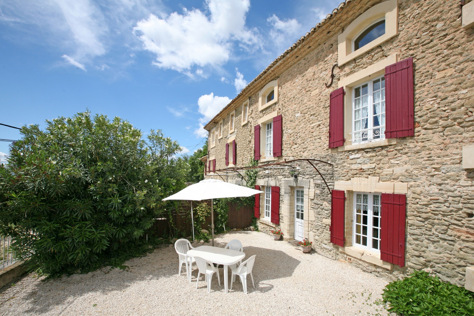 For sale in Provence, very beautiful family house, composed by 3 accommodations, with garden