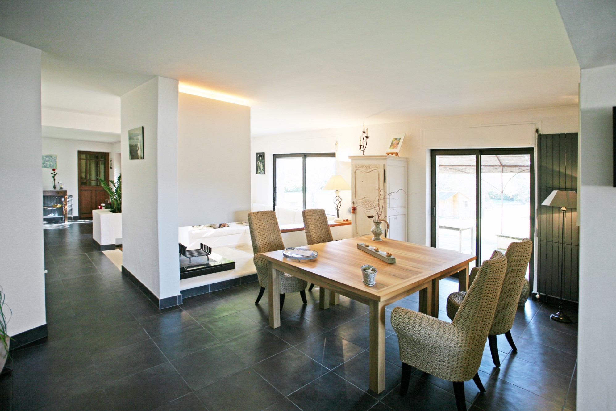Near Gordes in Luberon, for sale, bright one storey house with outbuildings, pool and pool house 