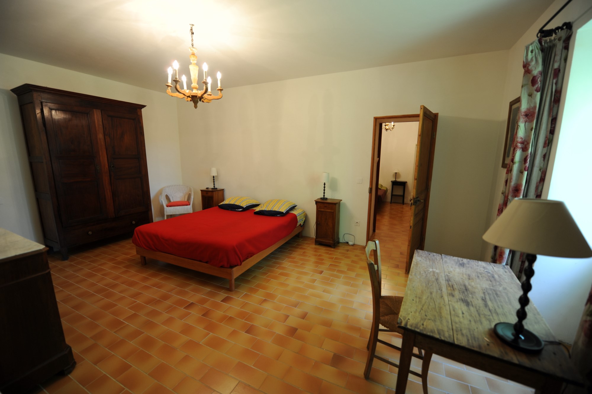 For sale in the Park of Luberon, provençal farmhouse to renovate, with garden and swimming pool