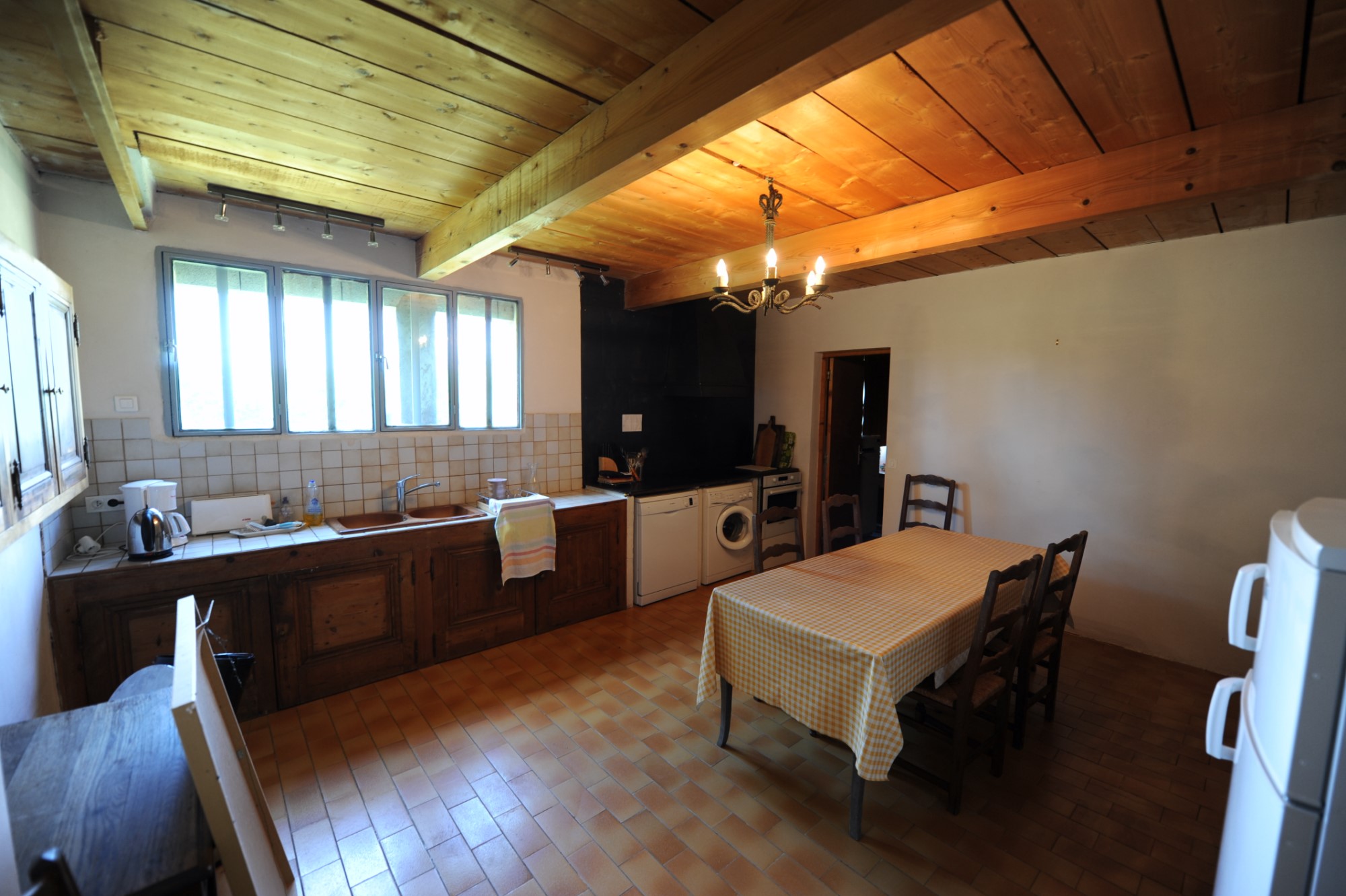 For sale in the Park of Luberon, provençal farmhouse to renovate, with garden and swimming pool