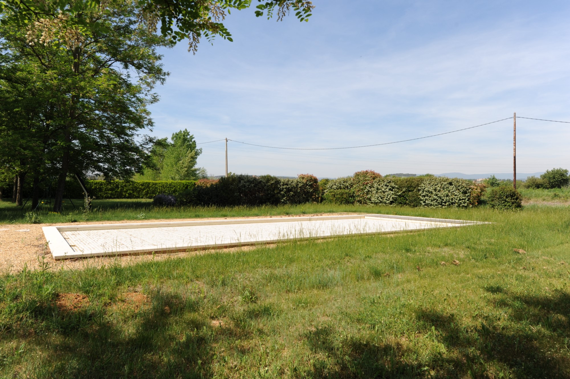 For sale in the Park of Luberon, provençal farmhouse to renovate, with garden and swimming pool