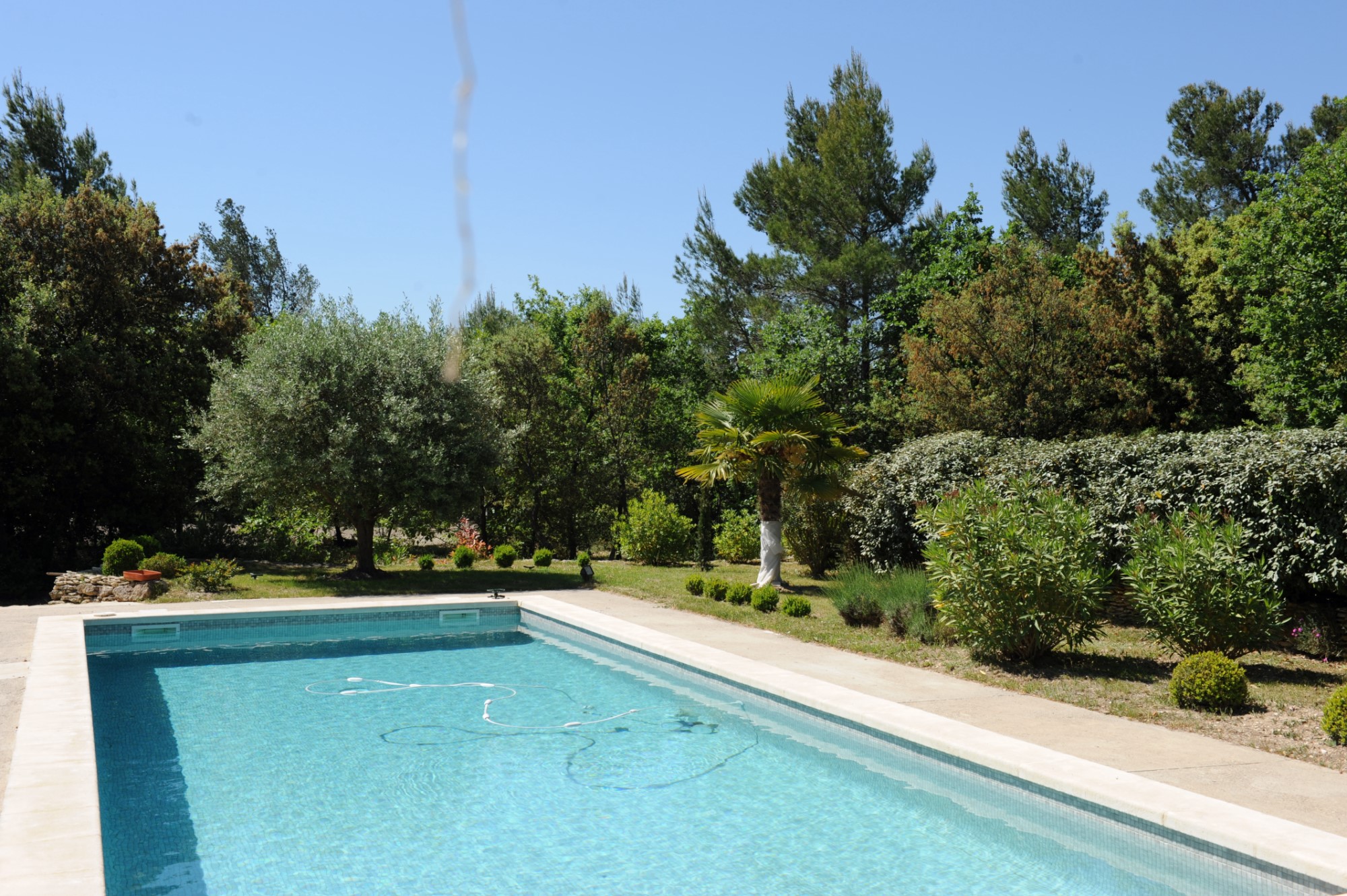 For sale, in Luberon, traditional house of approximately 170 m² living space on about 3000 m² of land