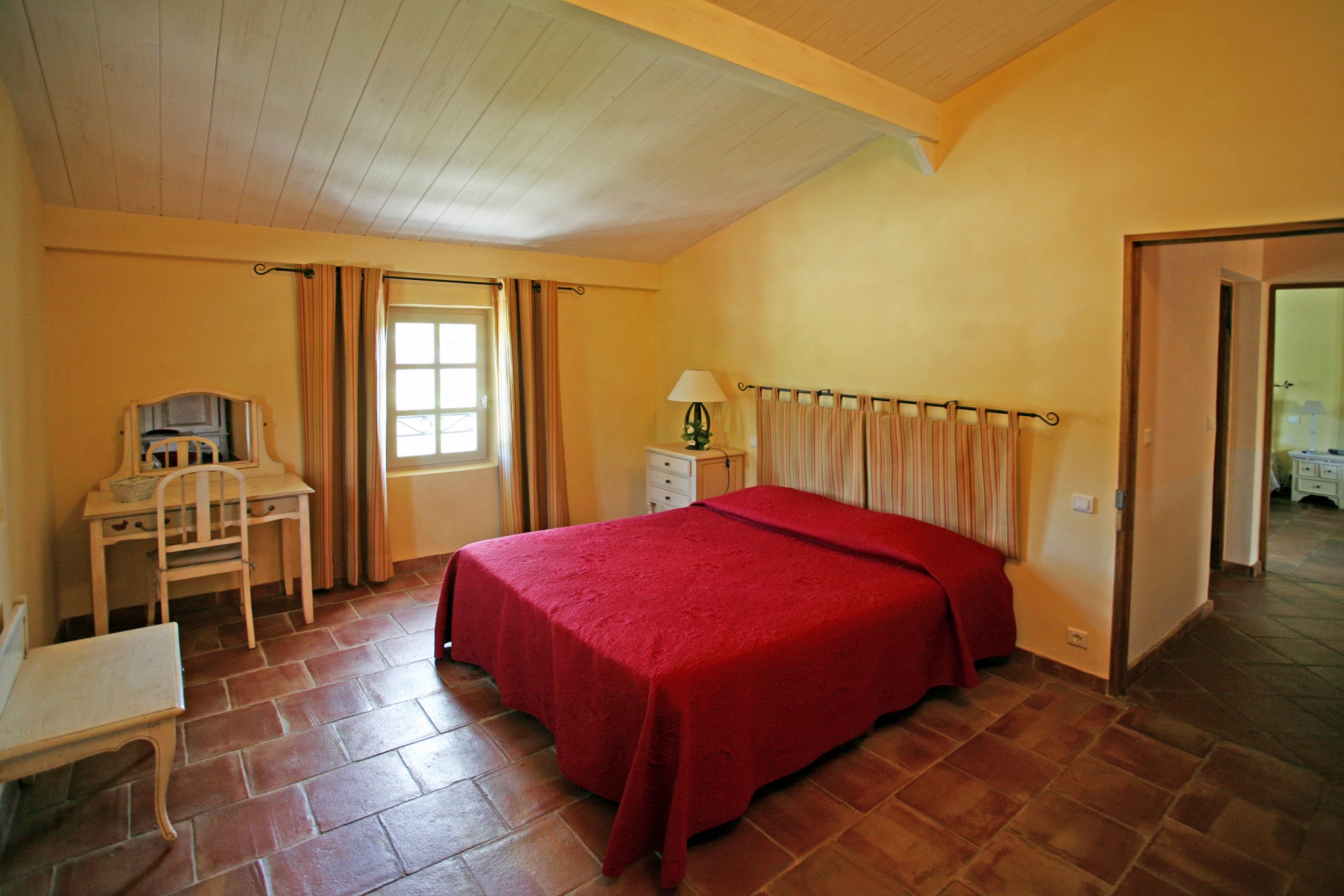 In Provence, for sale, charming 5 bedrooms house with landscaped garden and swimming pool