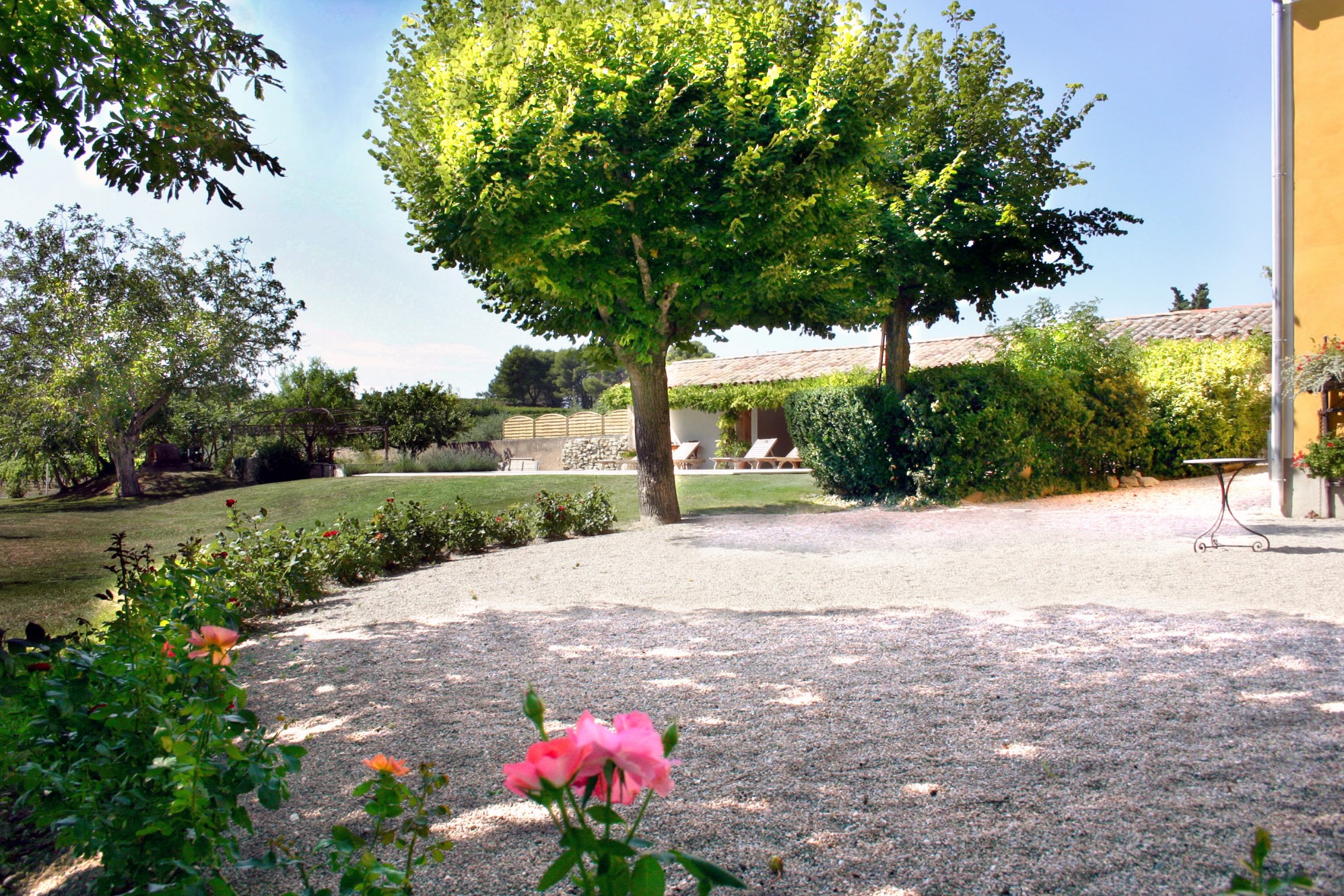 Beautifullly restored old house with large garden and pool for sale in Provence