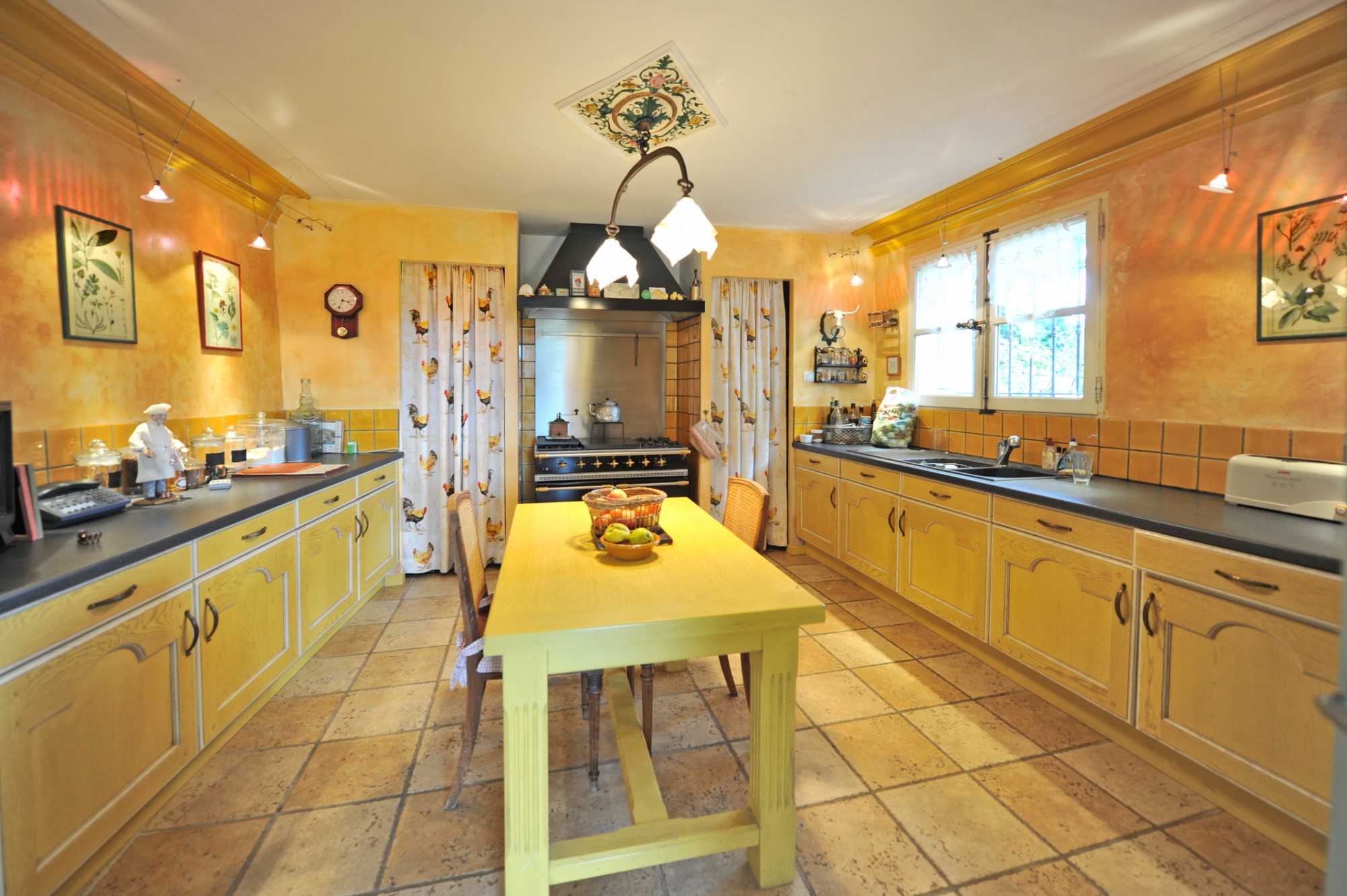 Beautifullly restored old house with large garden and pool for sale in Provence