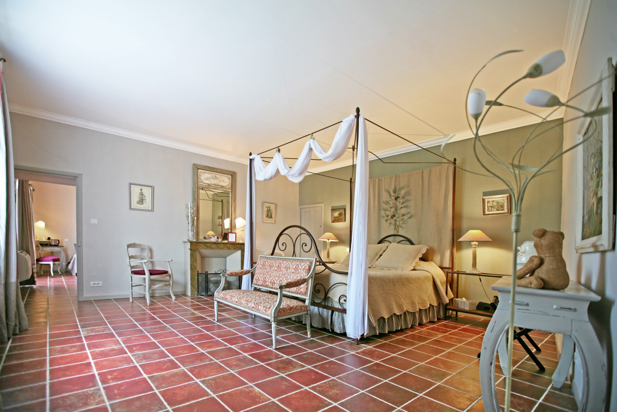Beautifullly restored old house with large garden and pool for sale in Provence