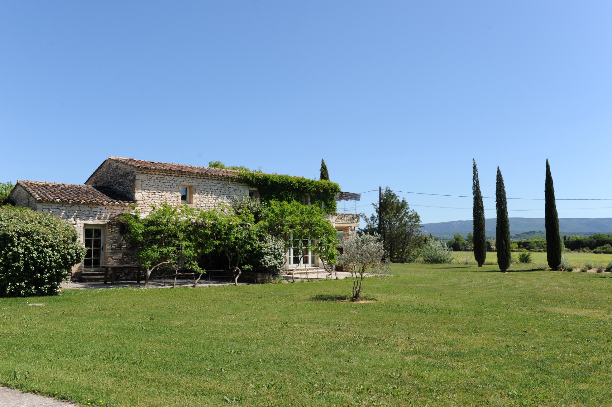Maison en pierres à vendre dans le Luberon