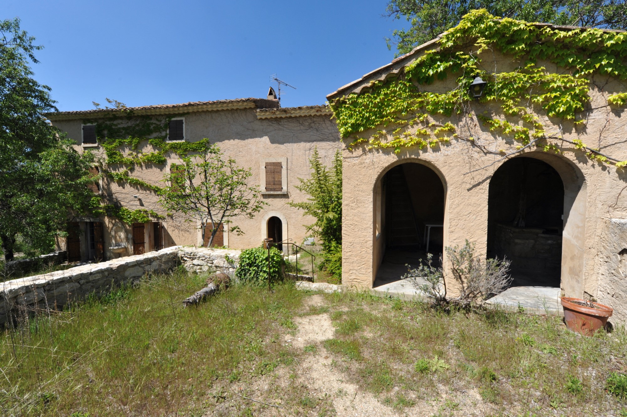 Bastide to renovate in Gordes