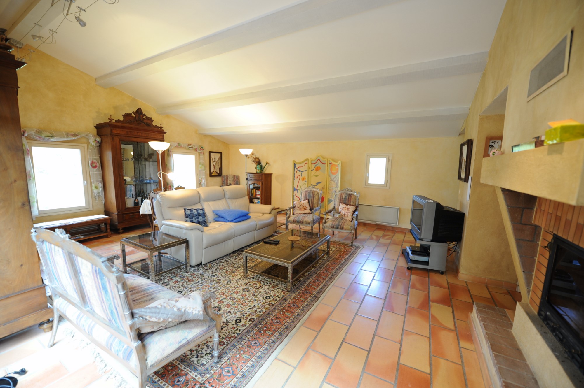 In Luberon, for sale, stone built property, on 1.4 hectare of land with outbuildings and swimming pool