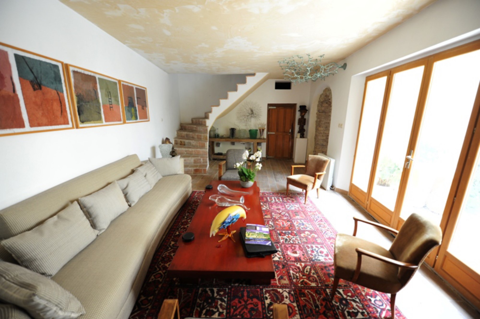 For sale, in Isle sur la Sorgue, lovely property consisting in a house, 2 appartments and a shop with a patio