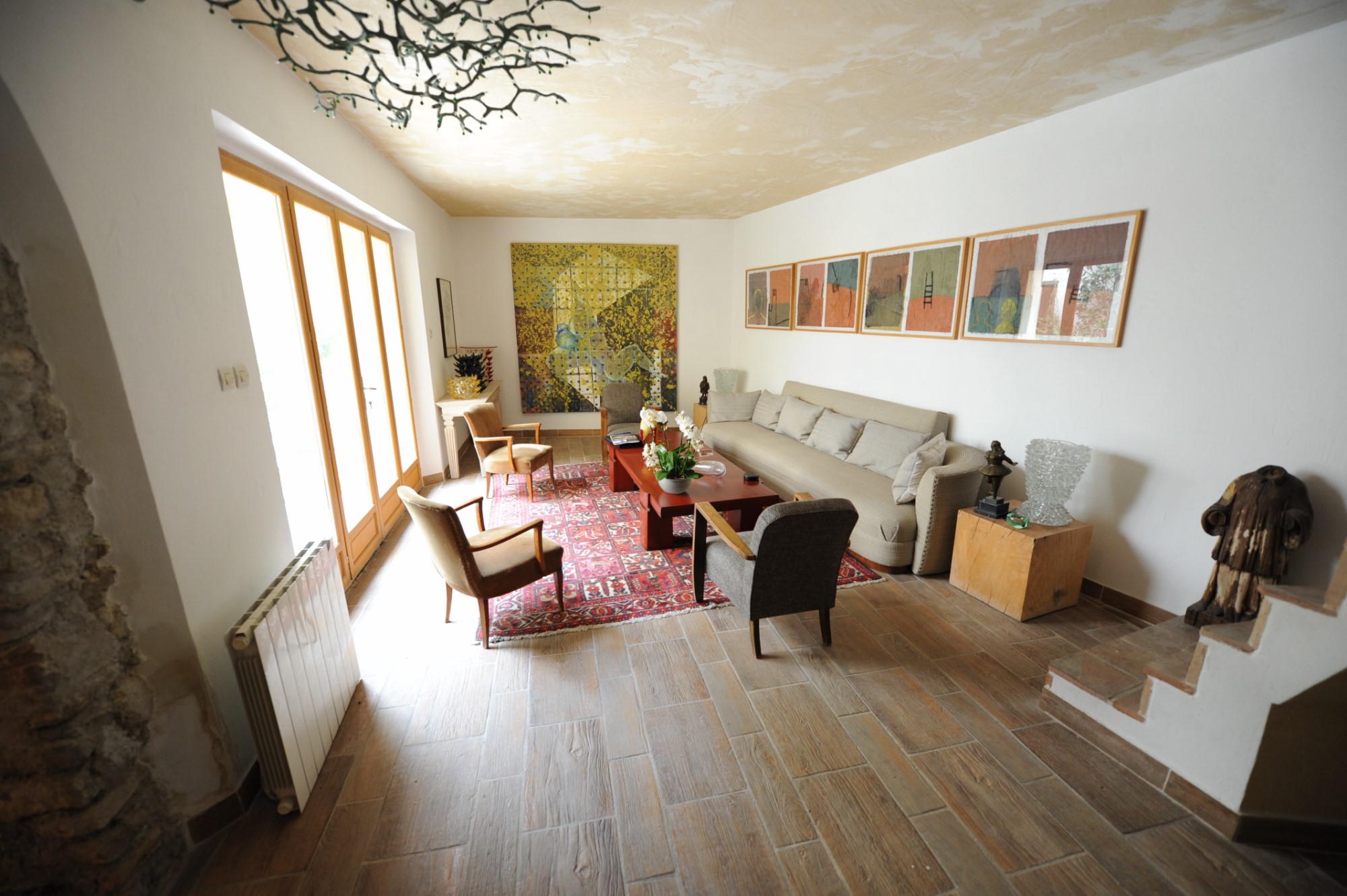 For sale, in Isle sur la Sorgue, lovely property consisting in a house, 2 appartments and a shop with a patio
