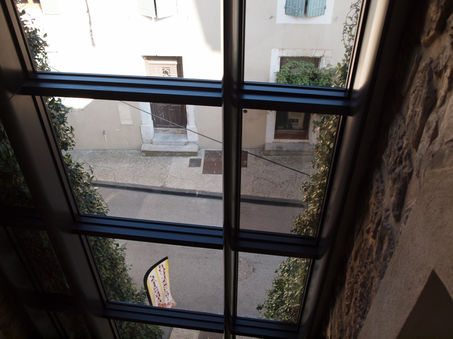 For sale in Comtat Venaissin, in a lively village, contemporary Architect house with large independent offices