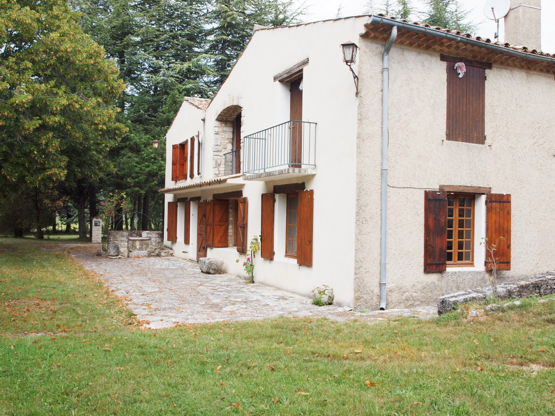 For sale, in the Pays de Sault, former mansion of the XVIIth century for sale, on a plot of land of more than 27 hectares