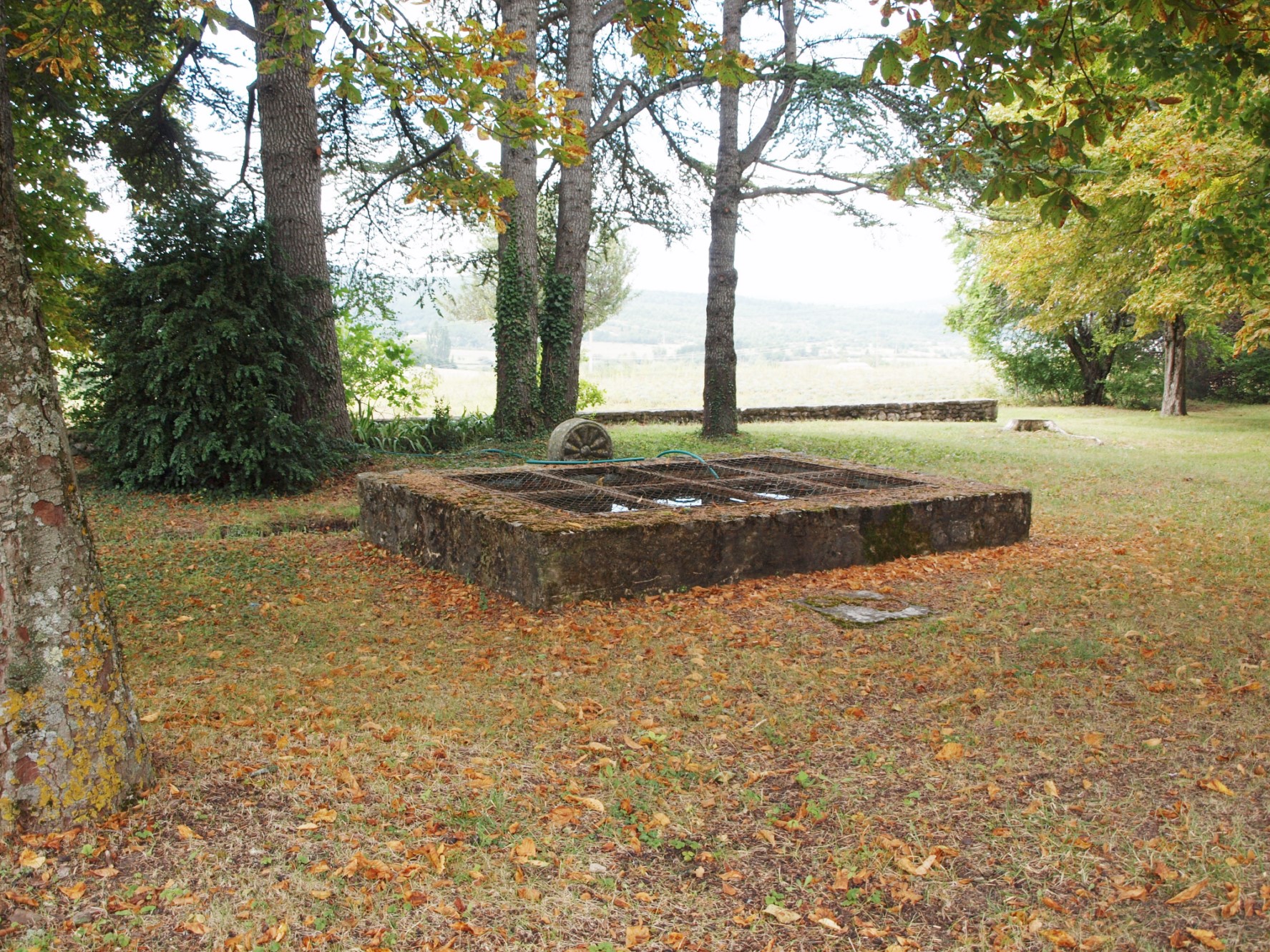 For sale, in the Pays de Sault, former mansion of the XVIIth century for sale, on a plot of land of more than 27 hectares