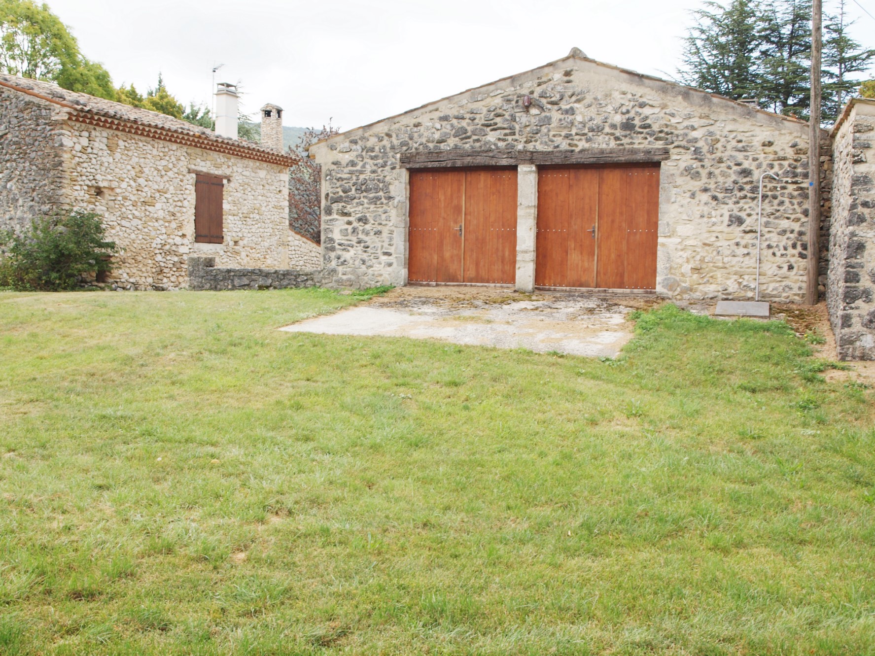For sale, in the Pays de Sault, former mansion of the XVIIth century for sale, on a plot of land of more than 27 hectares